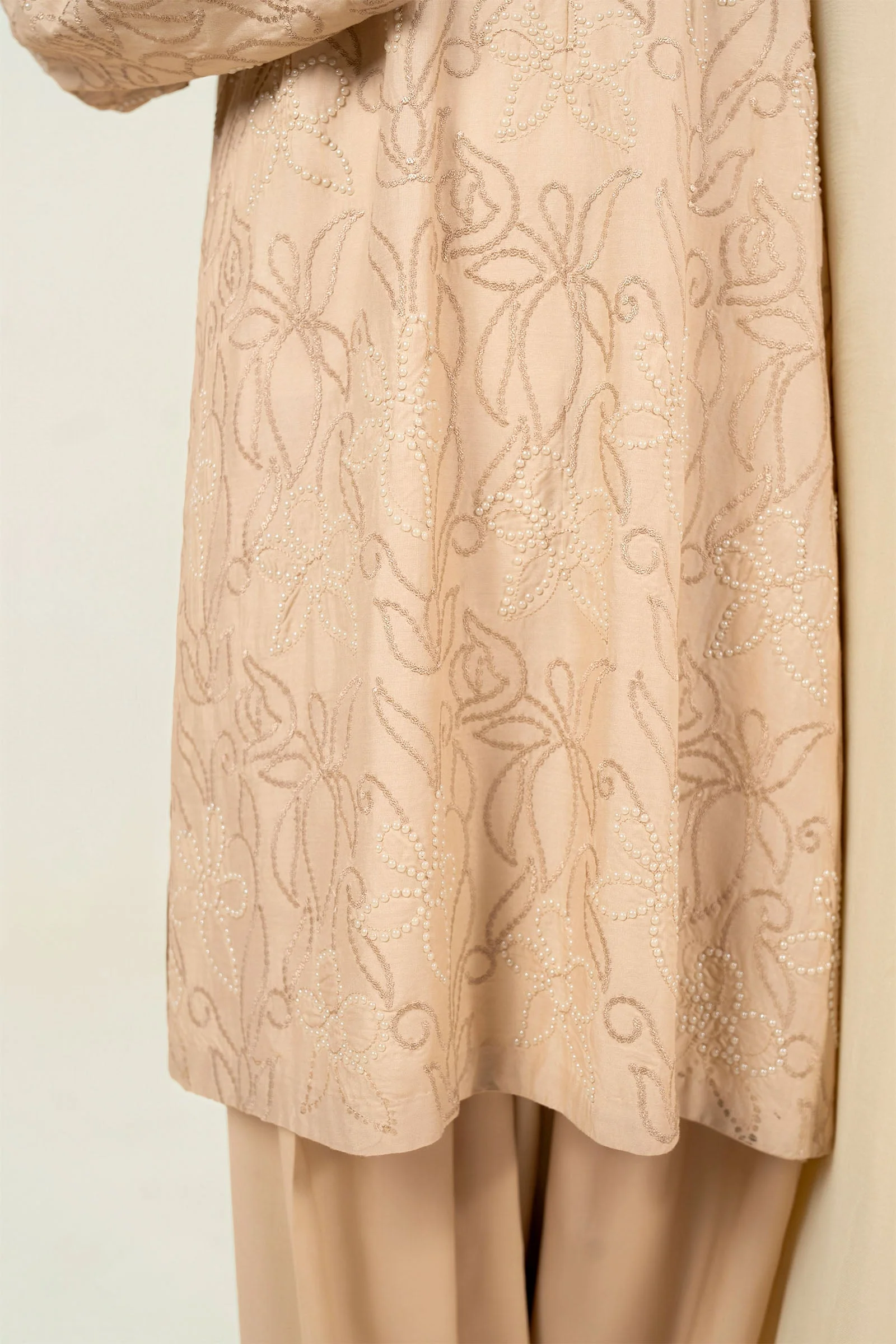 2 Pc Embroidered Arabic Lawn Suit - Image 4