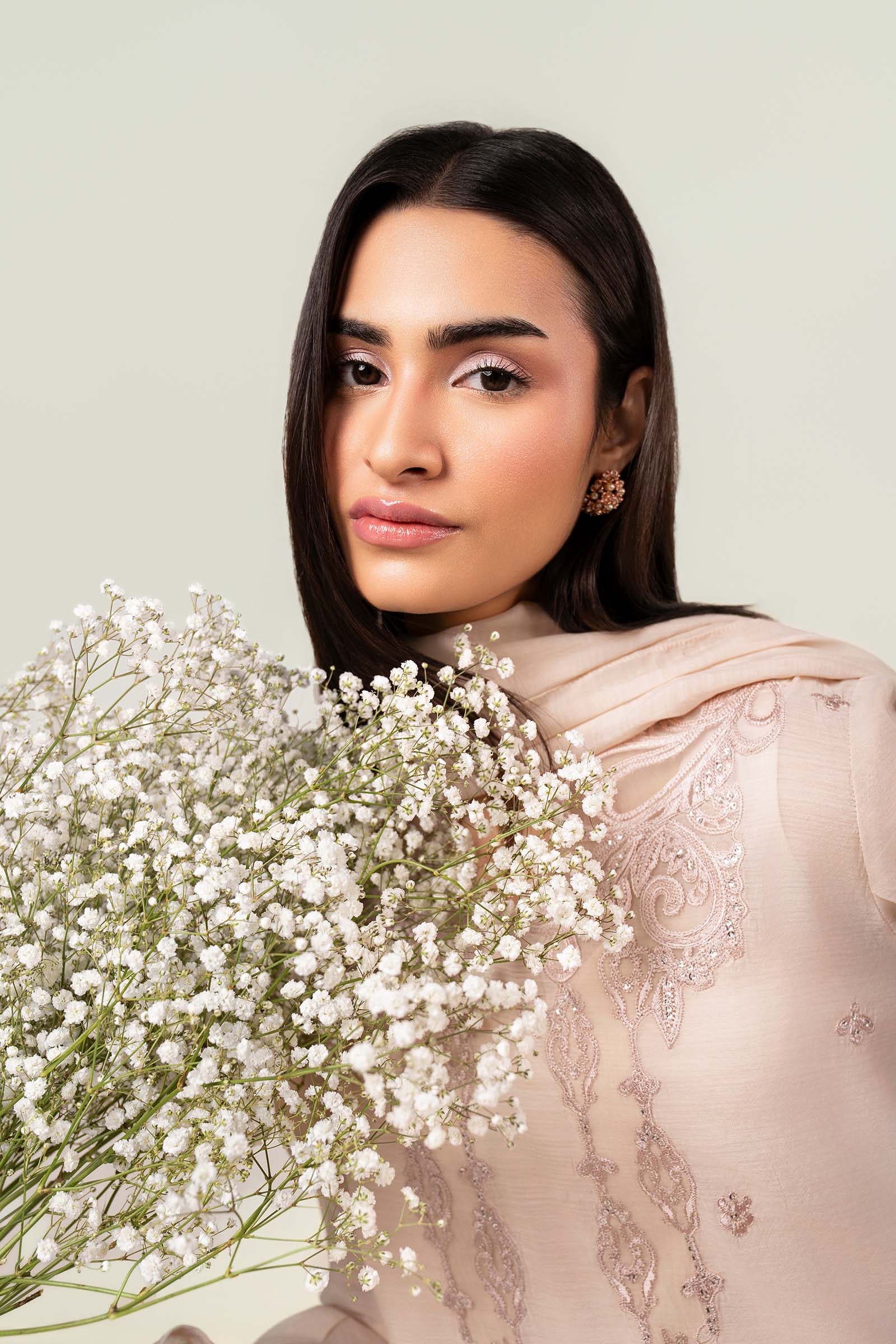 3 Pc Embroidered Paper Lawn Suit - Image 4