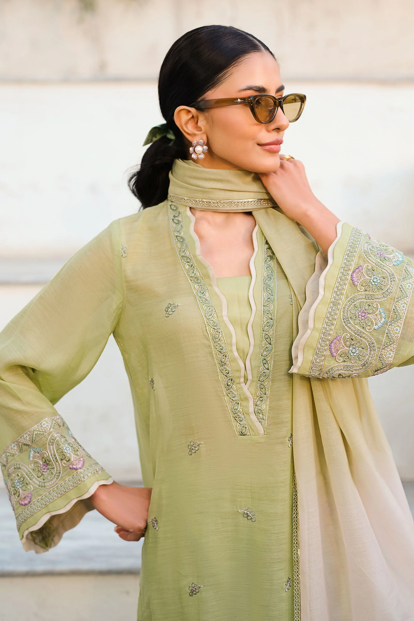 3 Pc Embroidered Paper Lawn Suit - Image 2
