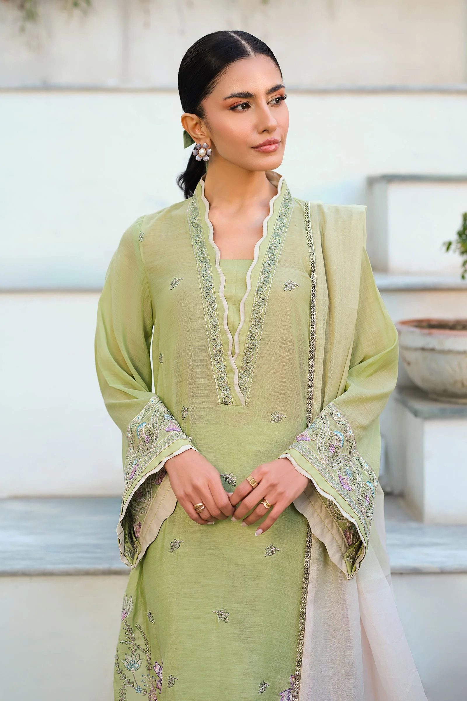 3 Pc Embroidered Paper Lawn Suit - Image 3