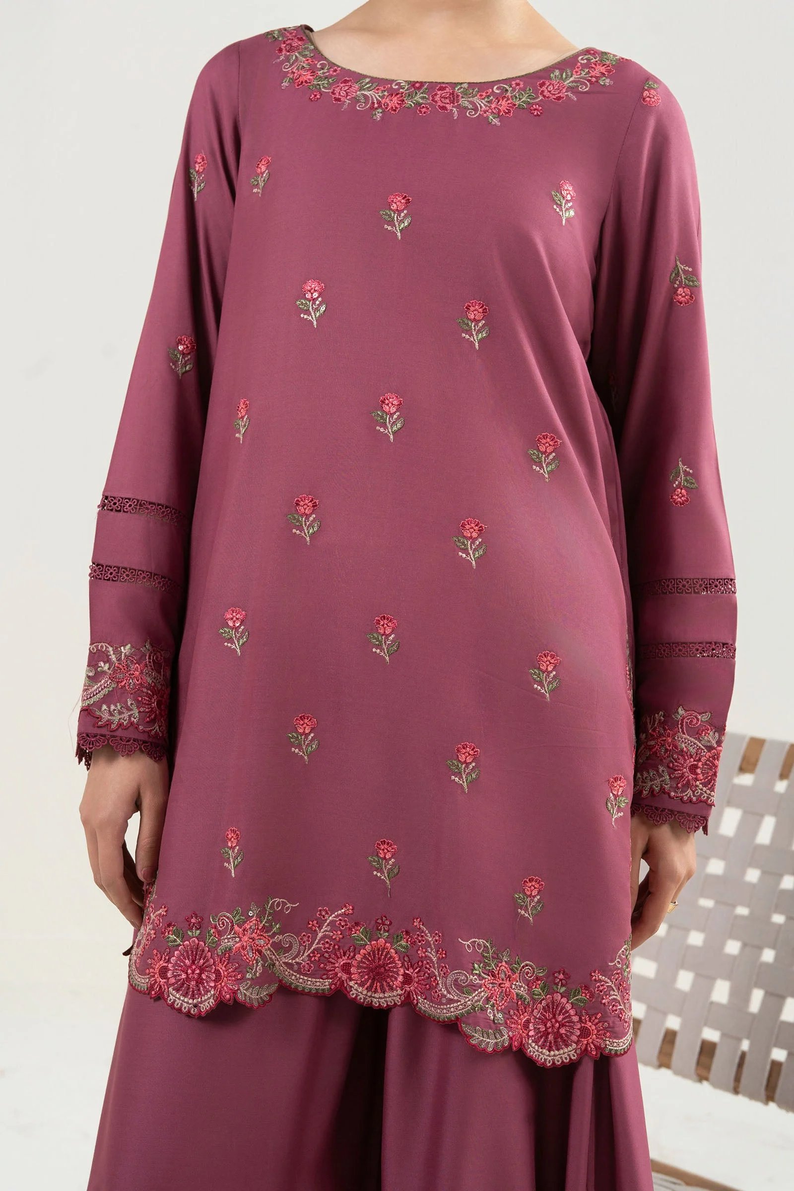 3 Pc Embroidered Arabic Lawn Suit - Image 5