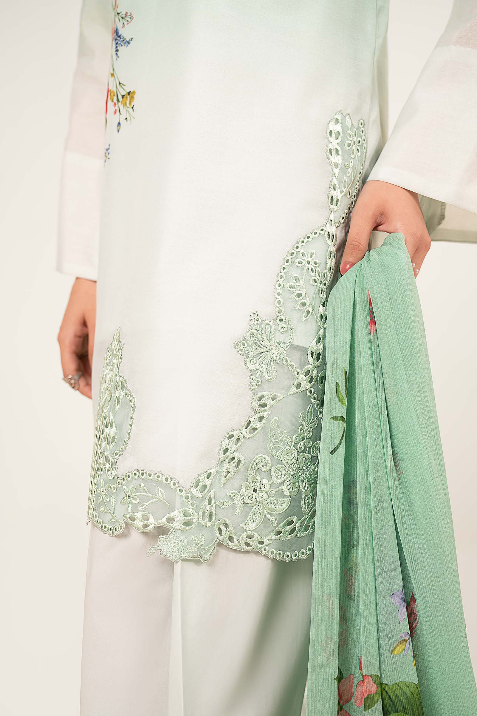 3 Pc Embroidered Paper Lawn Suit - Image 3