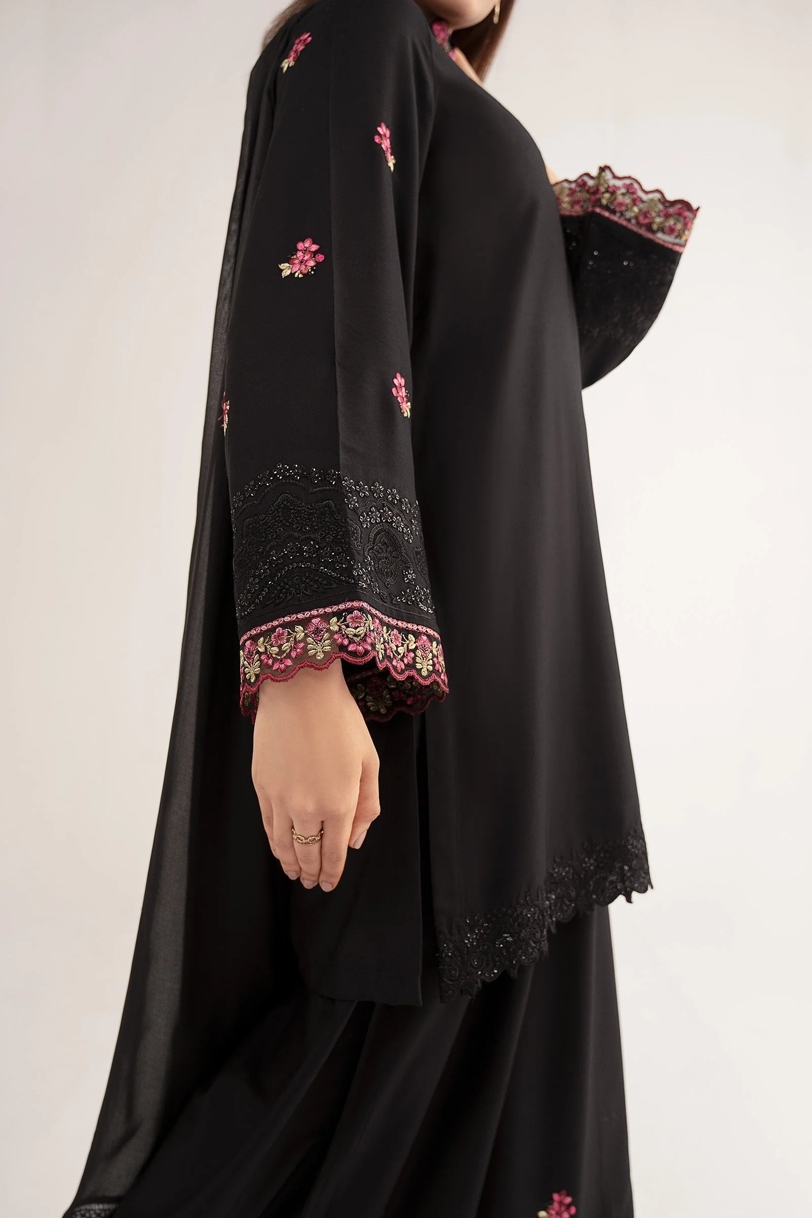 3 Pc Embroidered Arabic Lawn Suit - Image 5