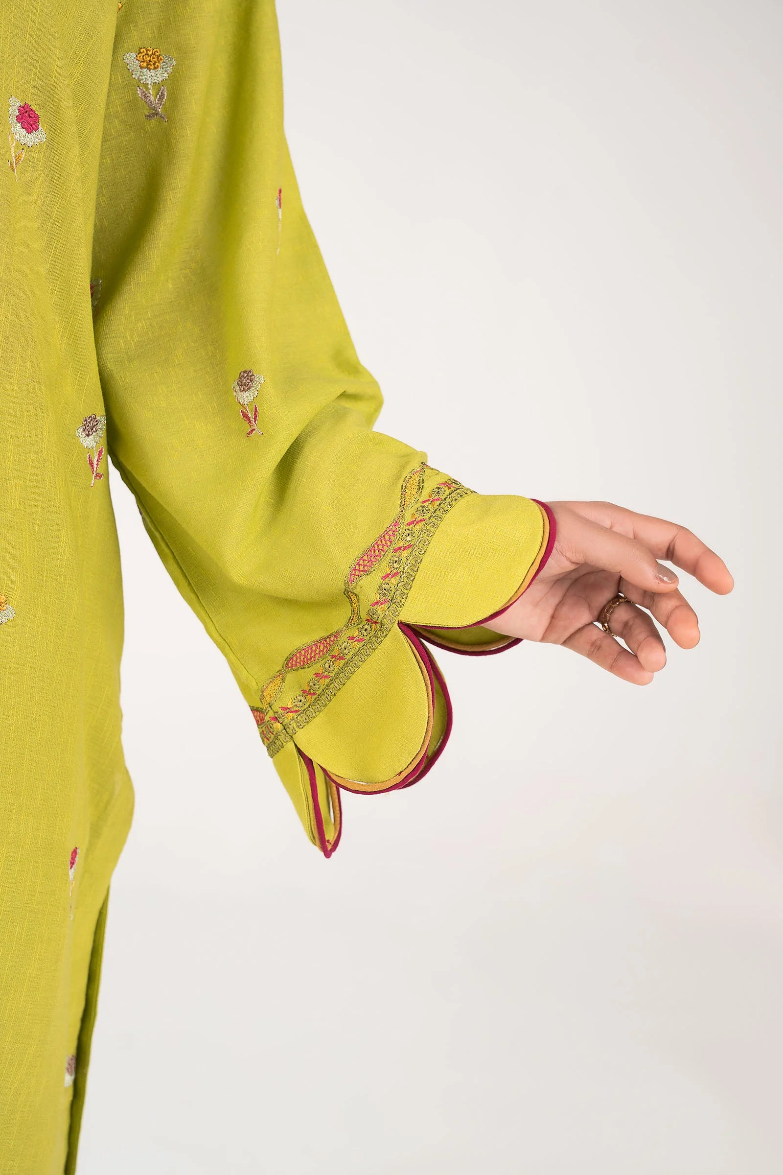 3 Pc Embroidered Lawn Suit - Image 6