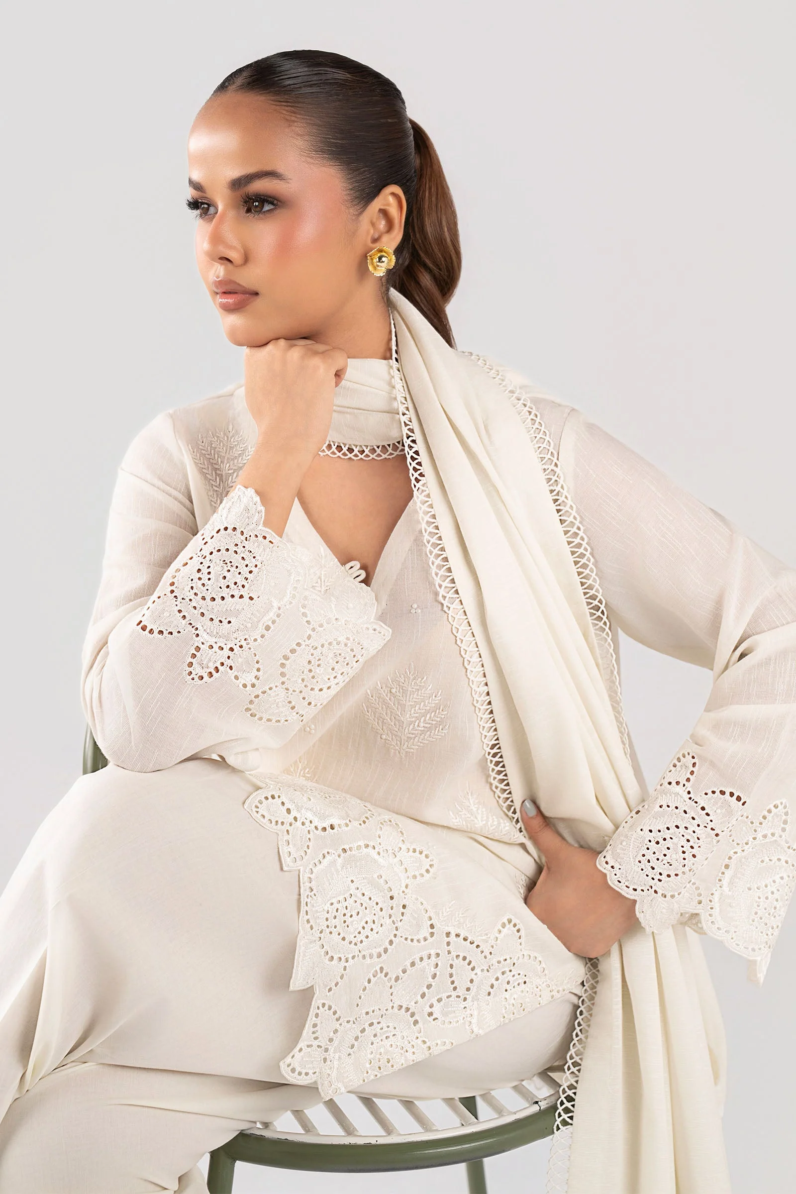 3 Piece Embroidered Karandi Suit - Image 3