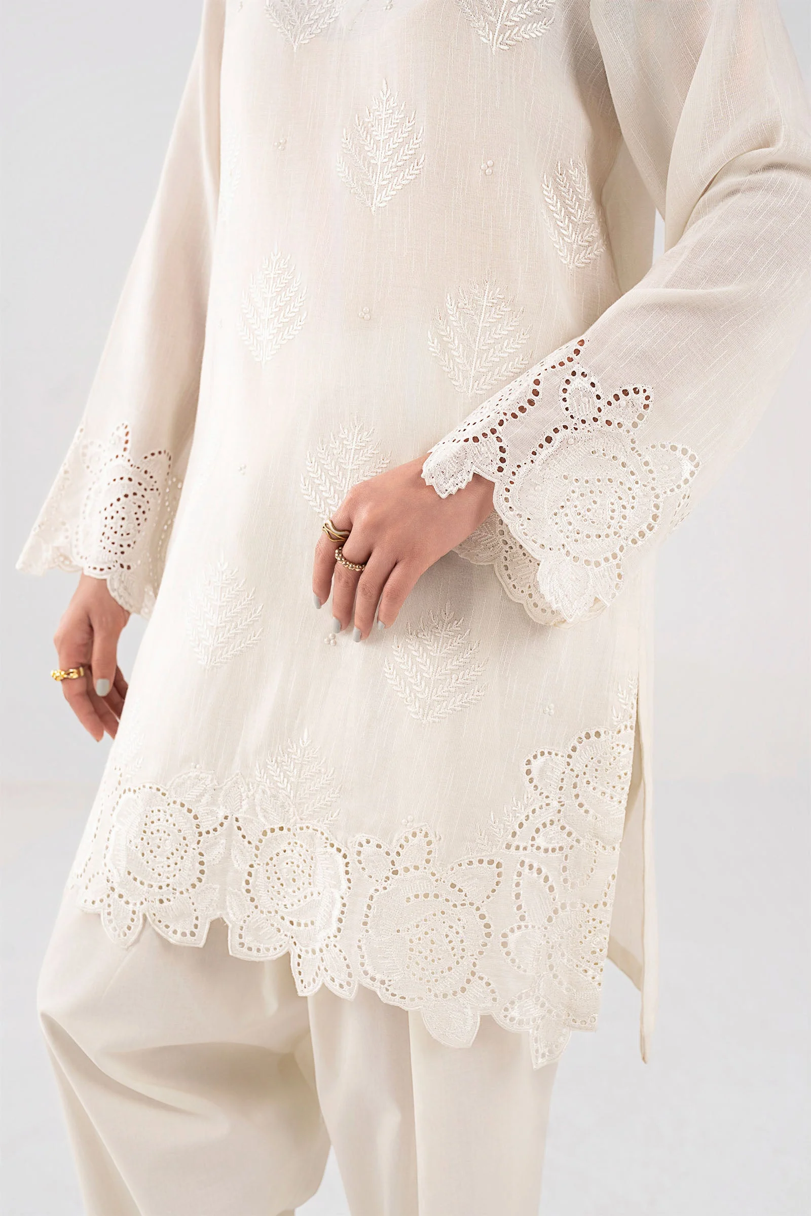 3 Piece Embroidered Karandi Suit - Image 4