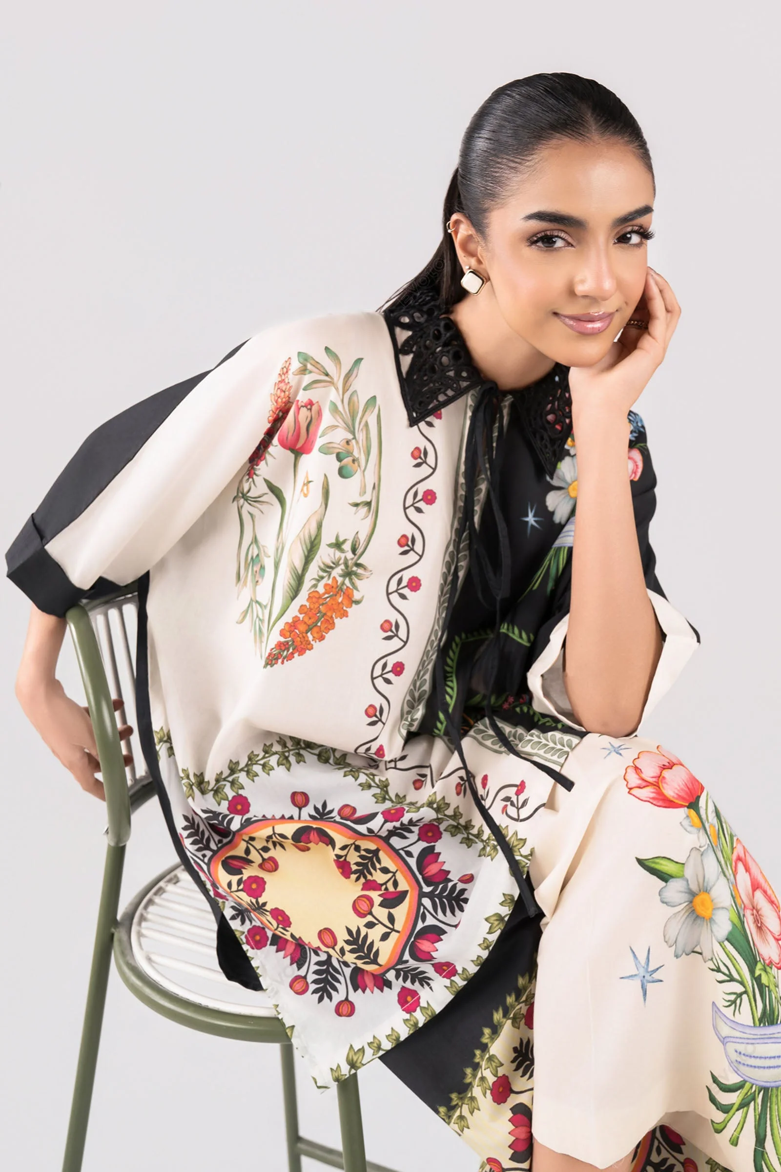 2 Pc Embroidered Lawn Suit - Image 3