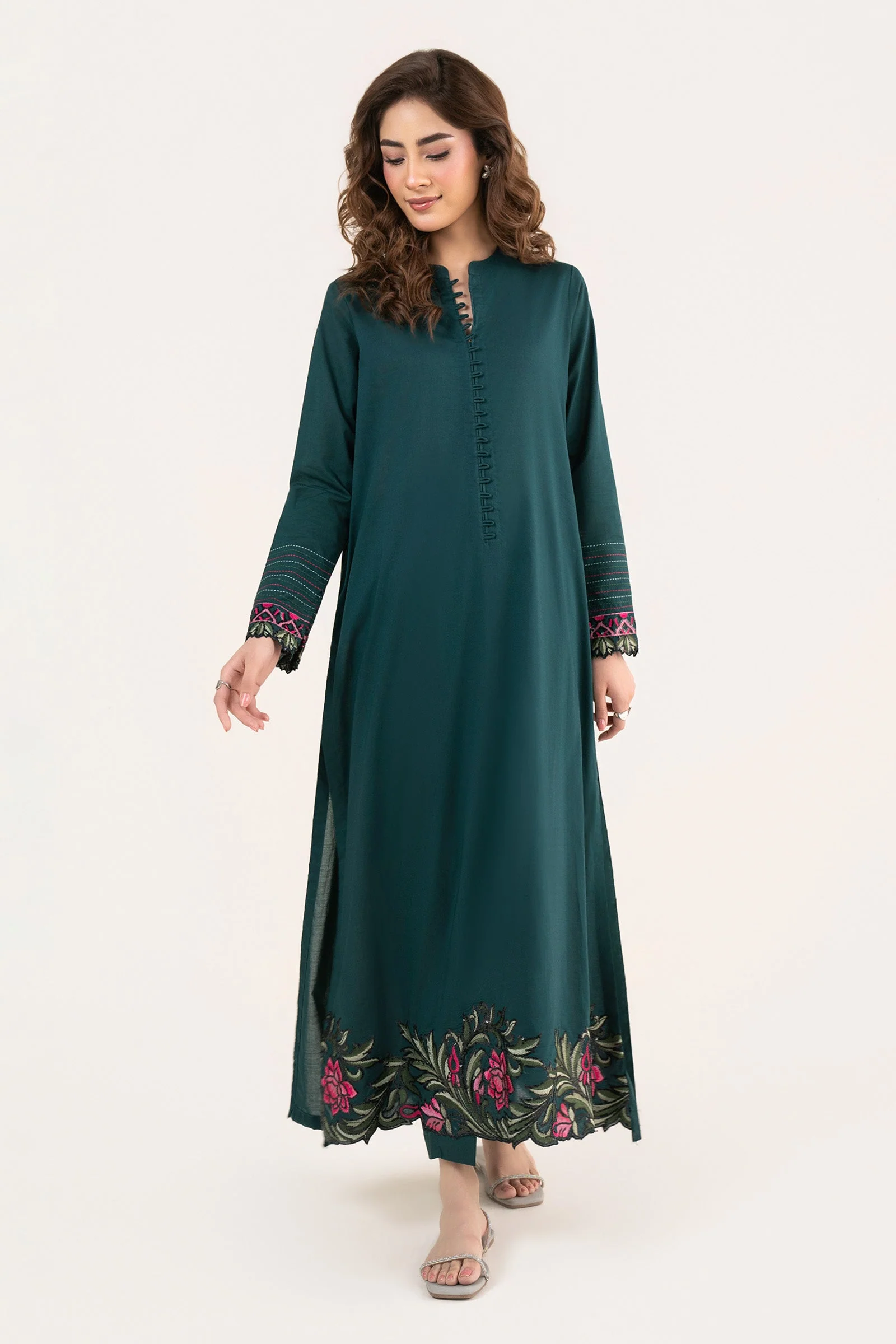 2 Pc Embroidered Slub Lawn Suit - Image 4