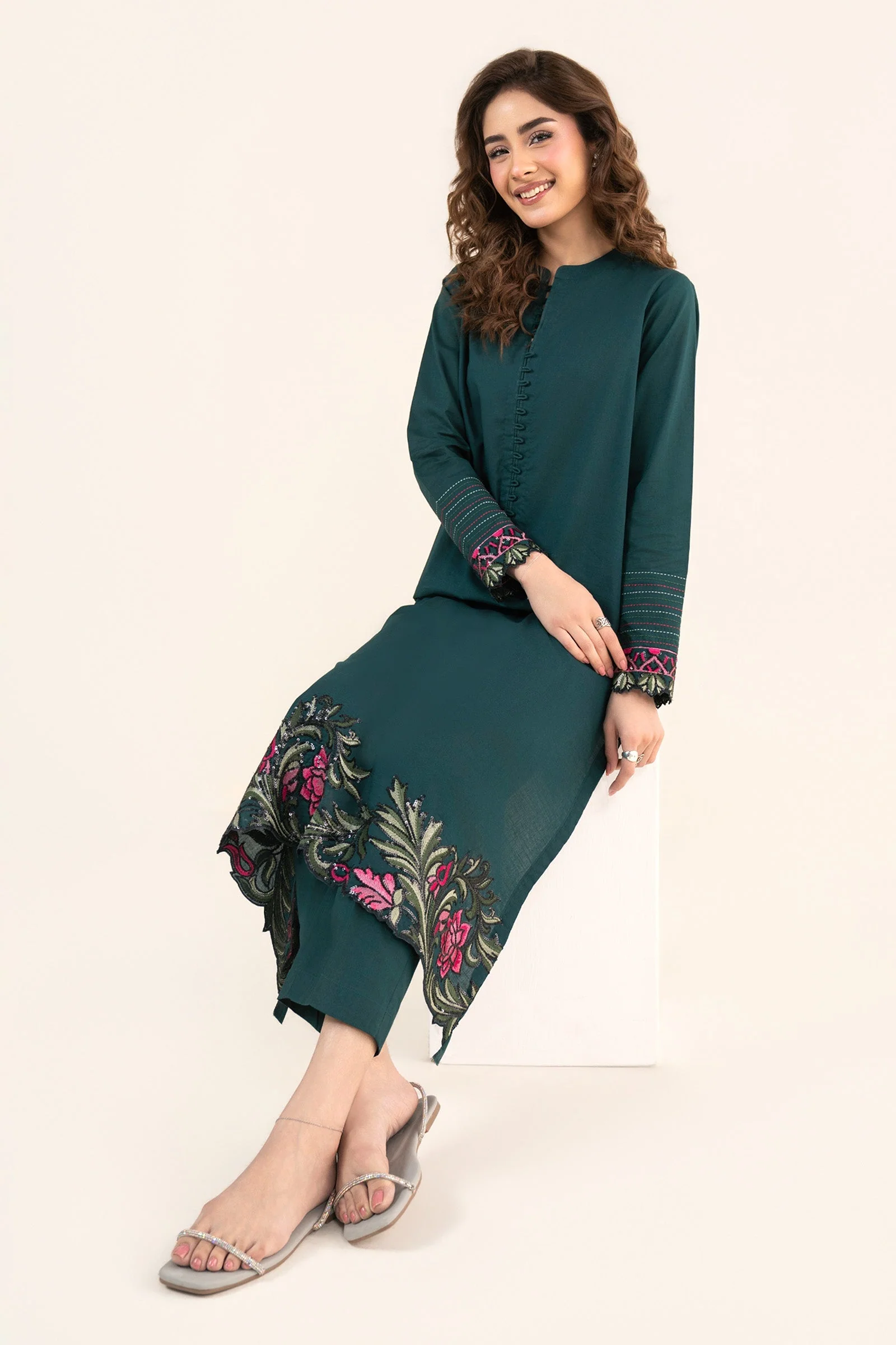 2 Pc Embroidered Slub Lawn Suit - Image 5