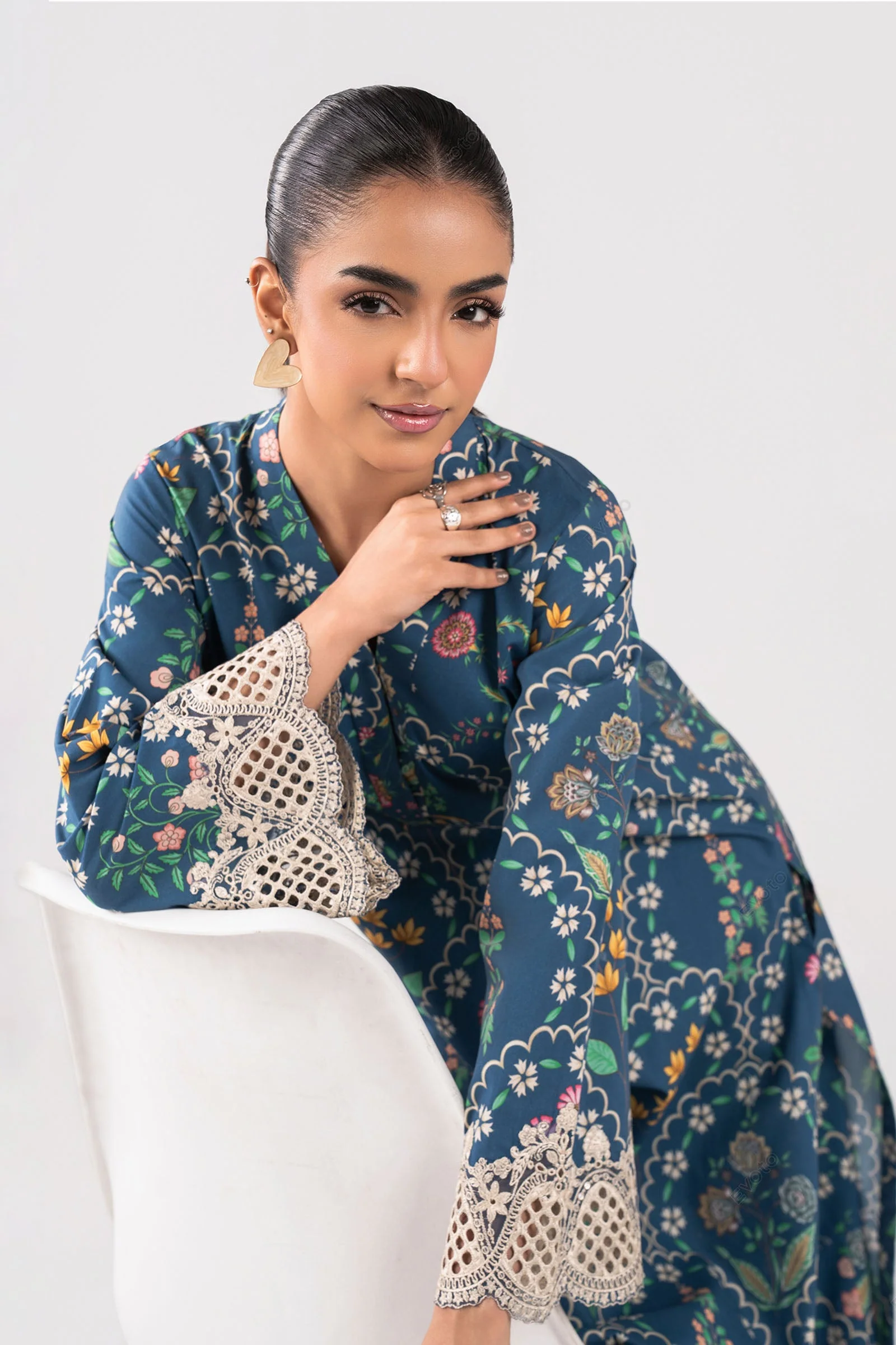 2 Pc Embroidered Lawn Suit - Image 7