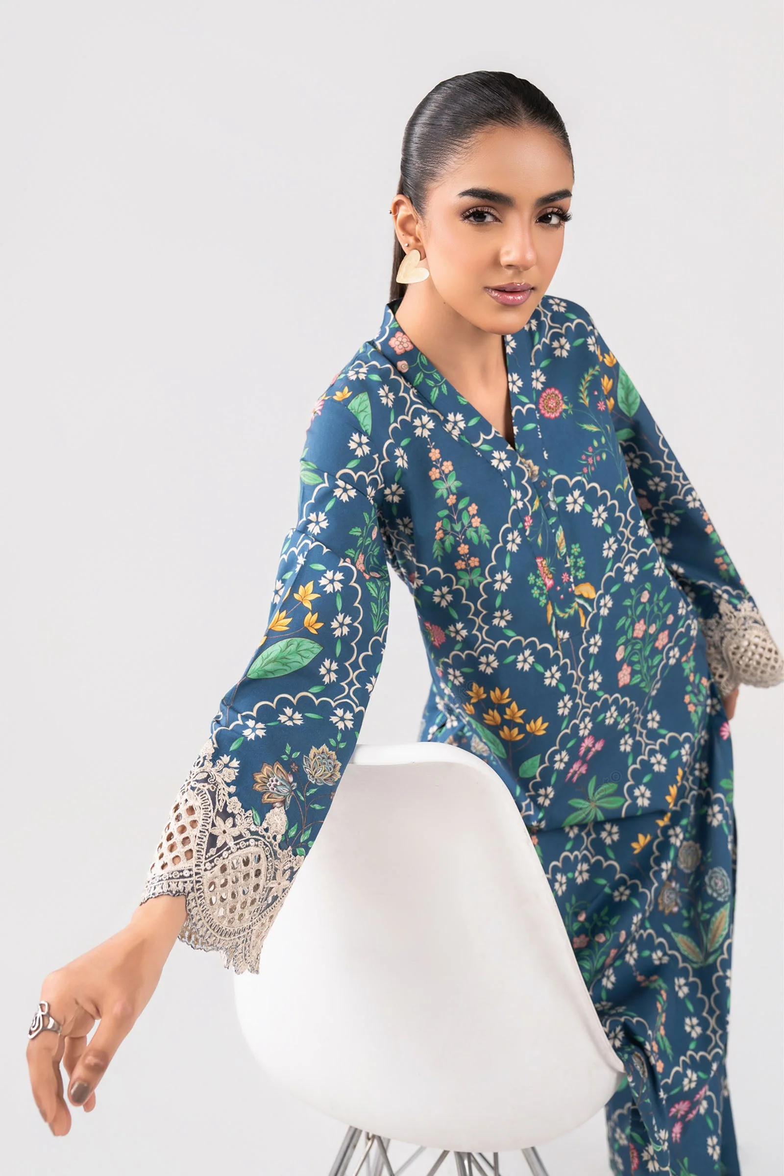 2 Pc Embroidered Lawn Suit - Image 9