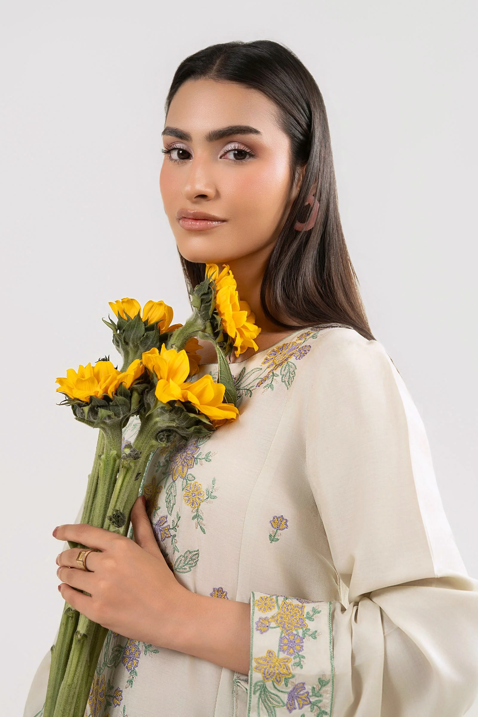 2 Pc Embroidered Arabic Lawn Suit - Image 3