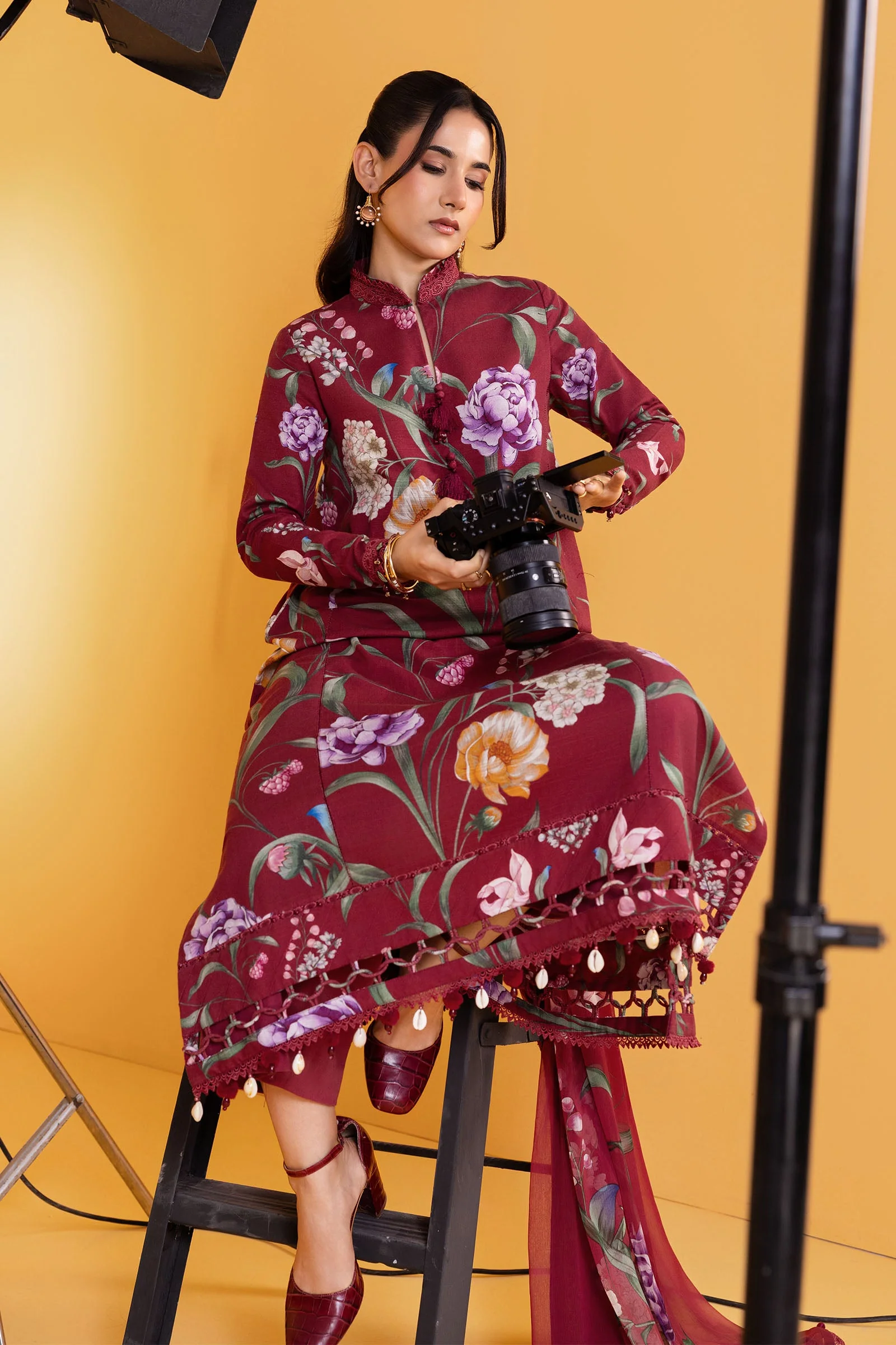 3 Pc Unstitched Printed Slub Khaddar Suit - Image 2