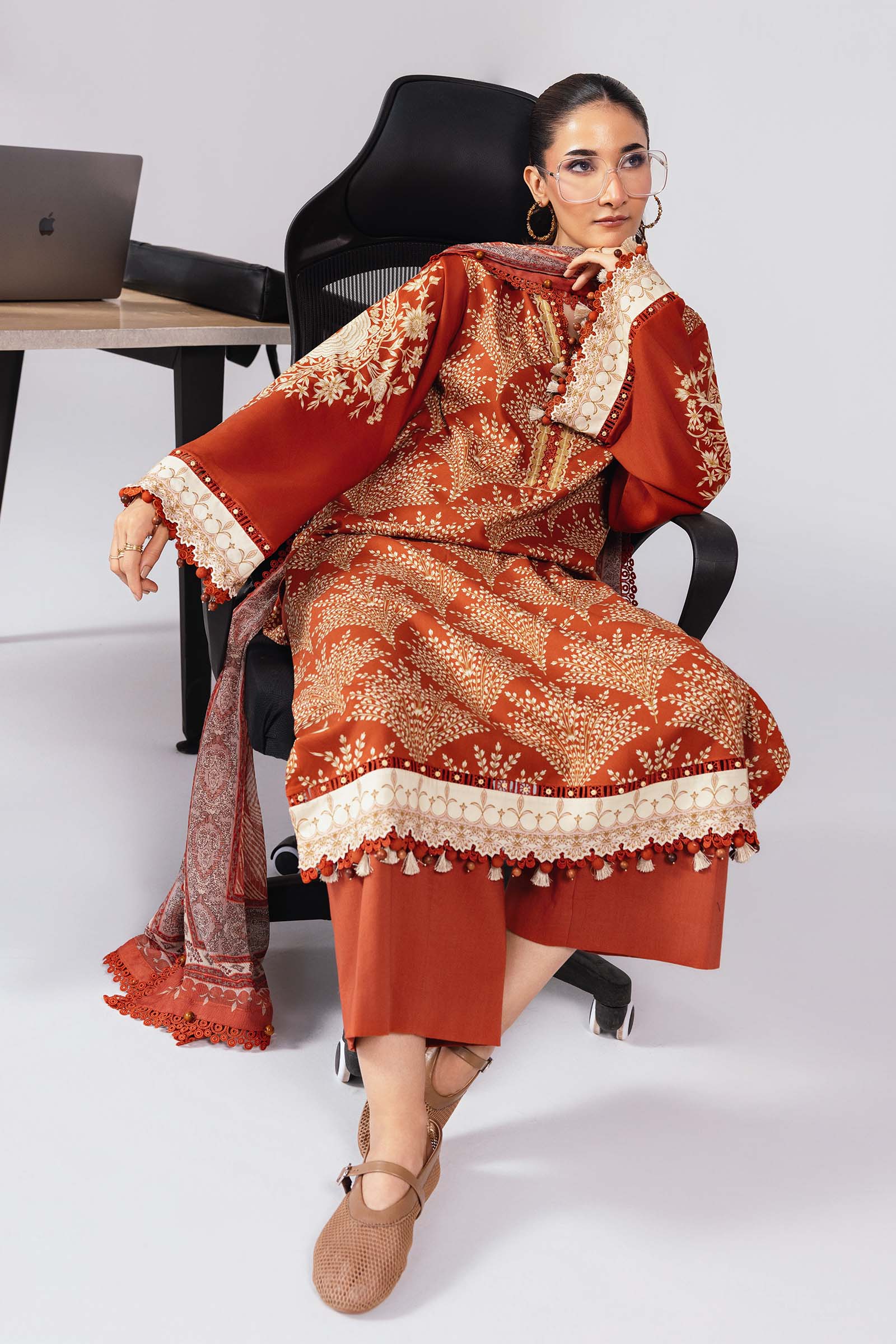 3 Pc Unstitched Printed Linen Suit - Image 3