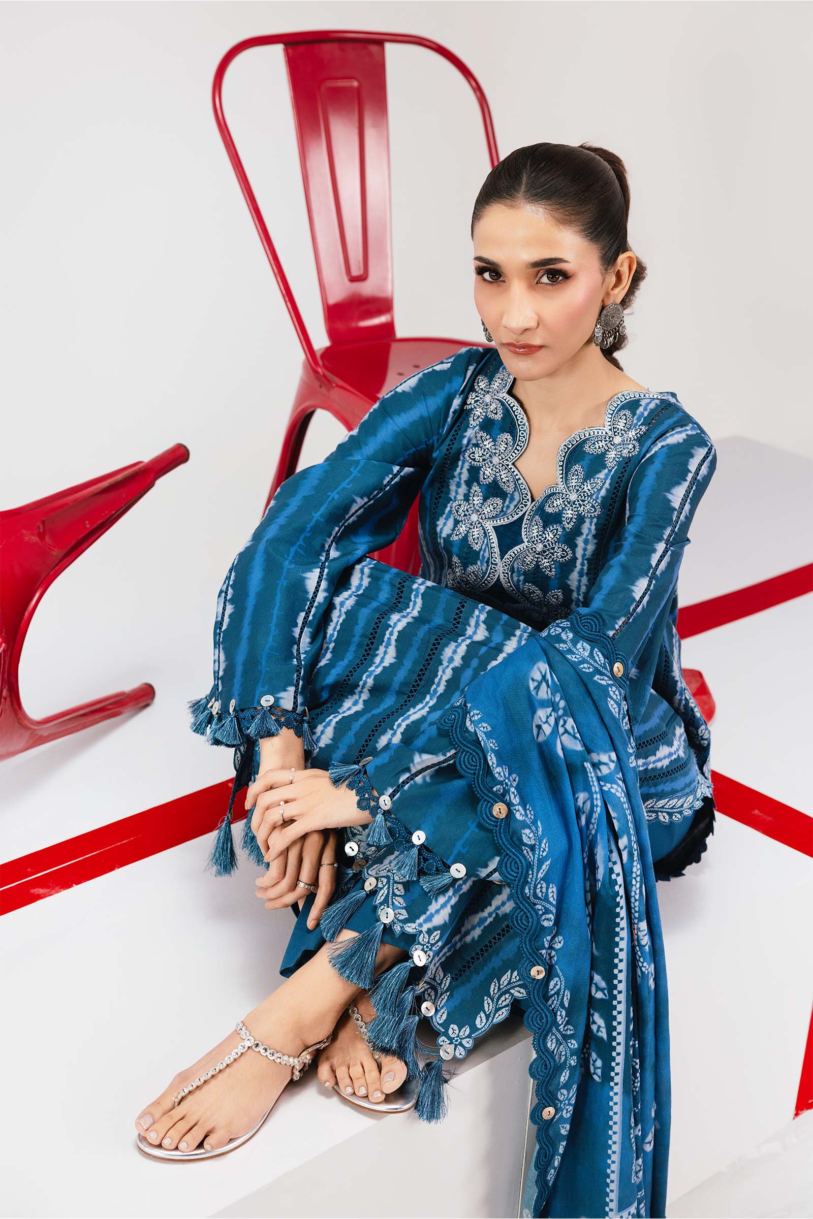 3 Pc Unstitched Embroidered Lawn Suit - Image 2