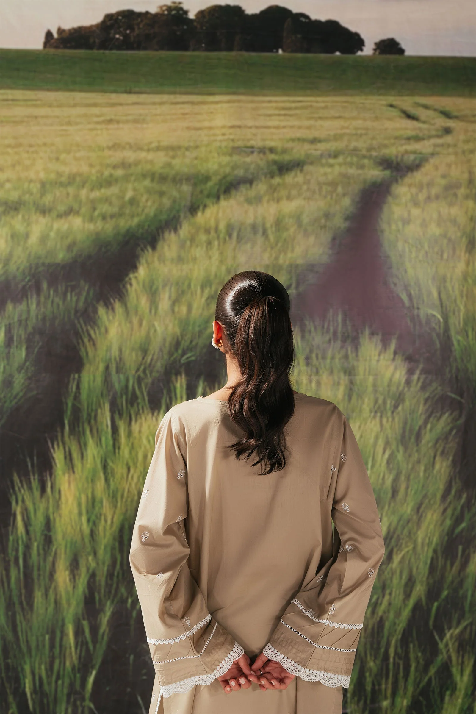 Embroidered Lawn Kurta - Image 6