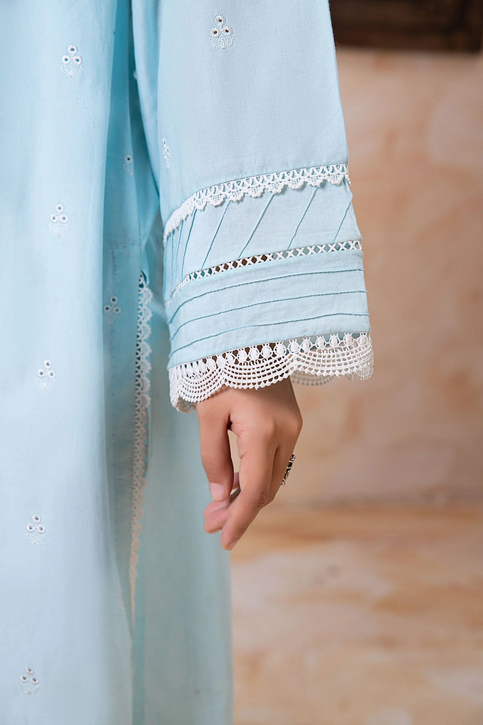 Embroidered Lawn Kurta - Image 4