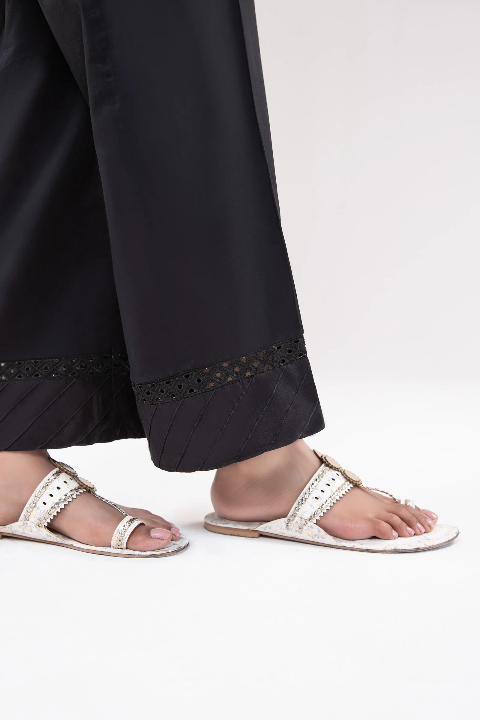 Embroidered Lawn Co-Ord Set - Image 4