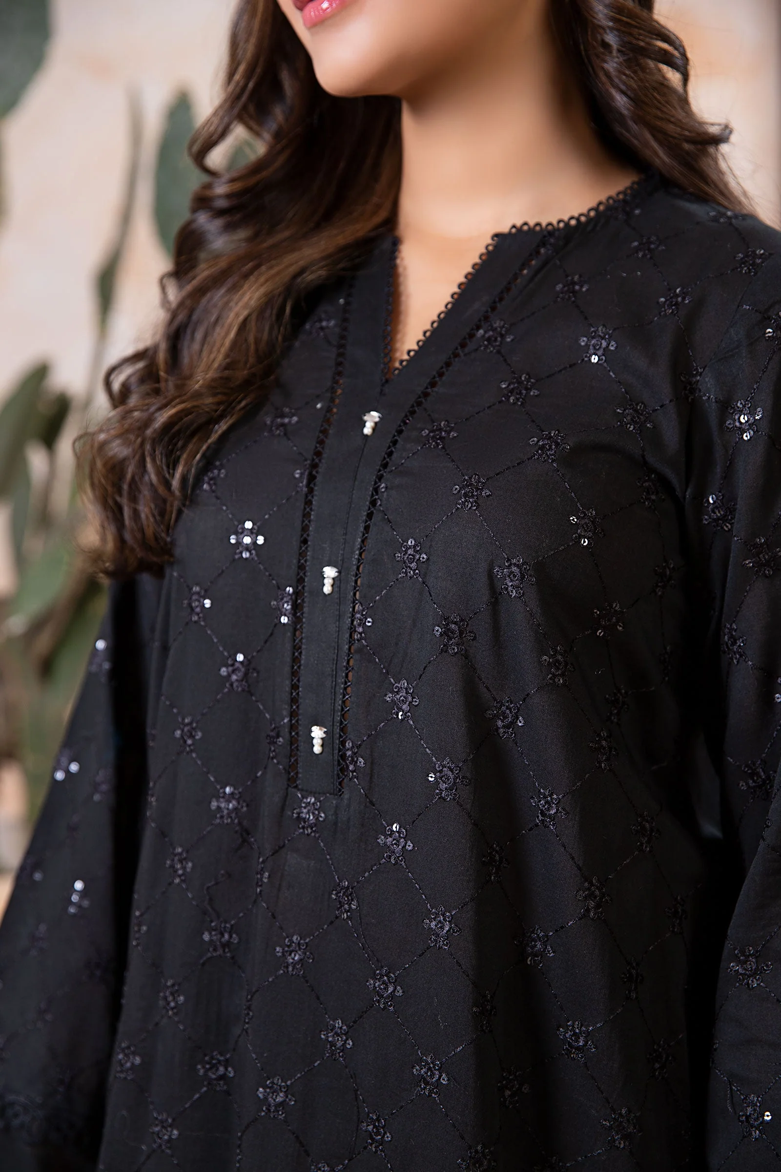 2 Piece Embroidered Lawn Suit - Image 3