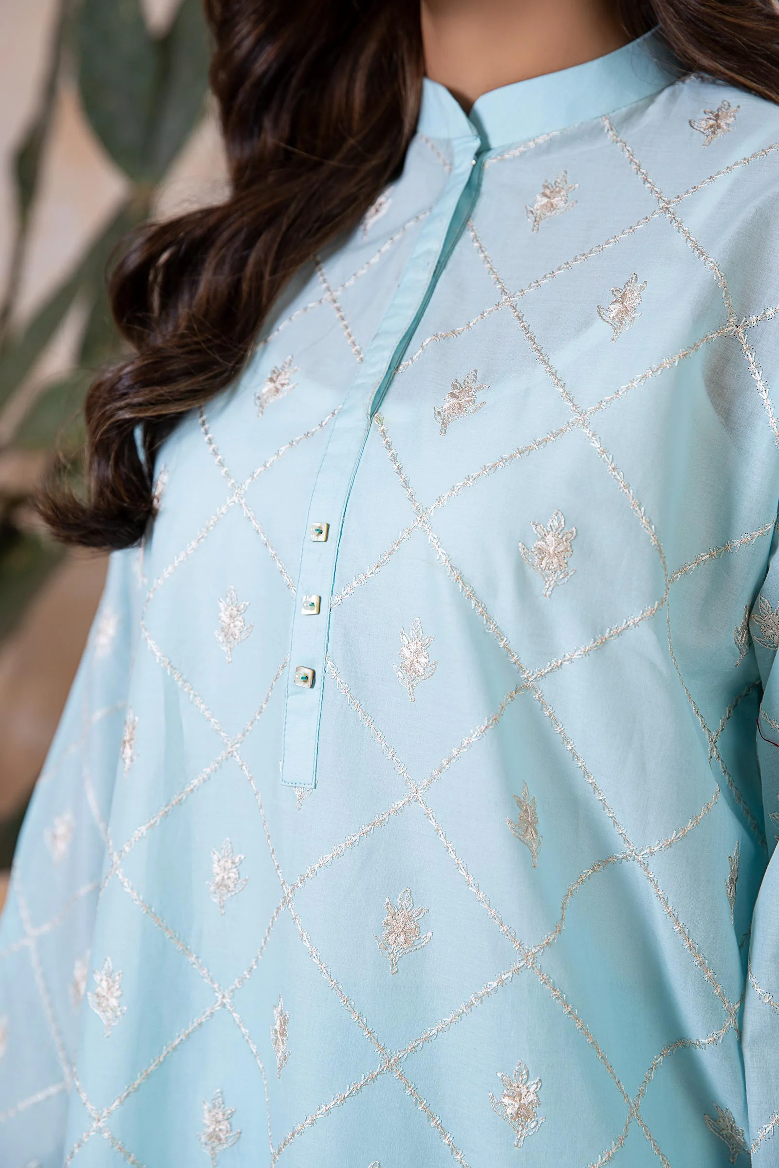 2 Piece Embroidered Lawn Suit - Image 3