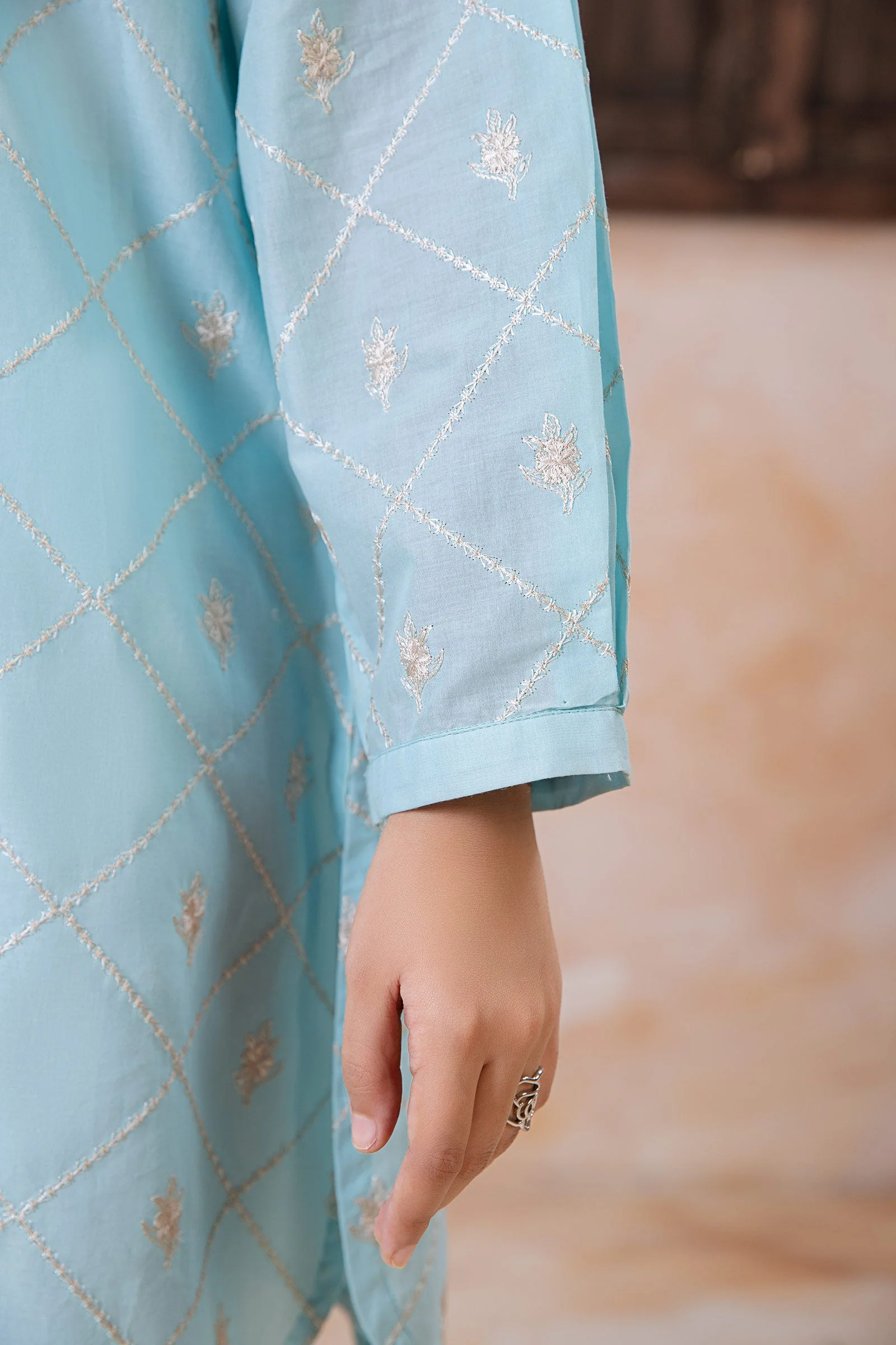 2 Piece Embroidered Lawn Suit - Image 4