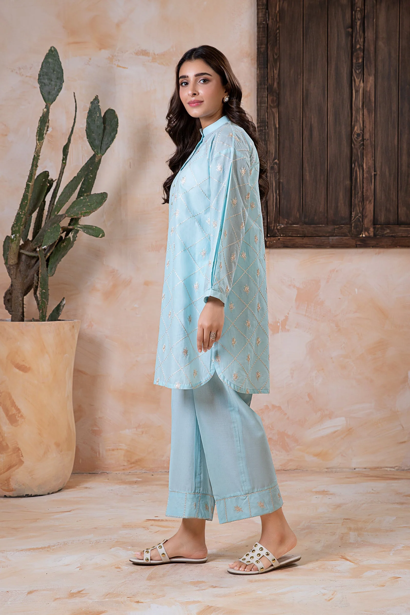 2 Piece Embroidered Lawn Suit - Image 5