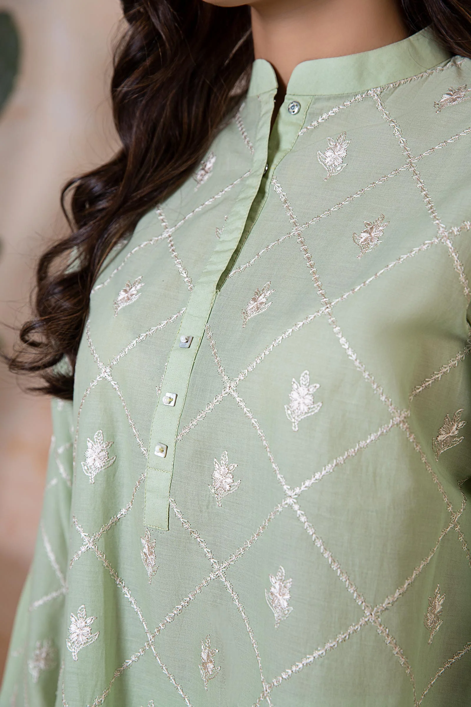 2 Piece Embroidered Lawn Suit - Image 4