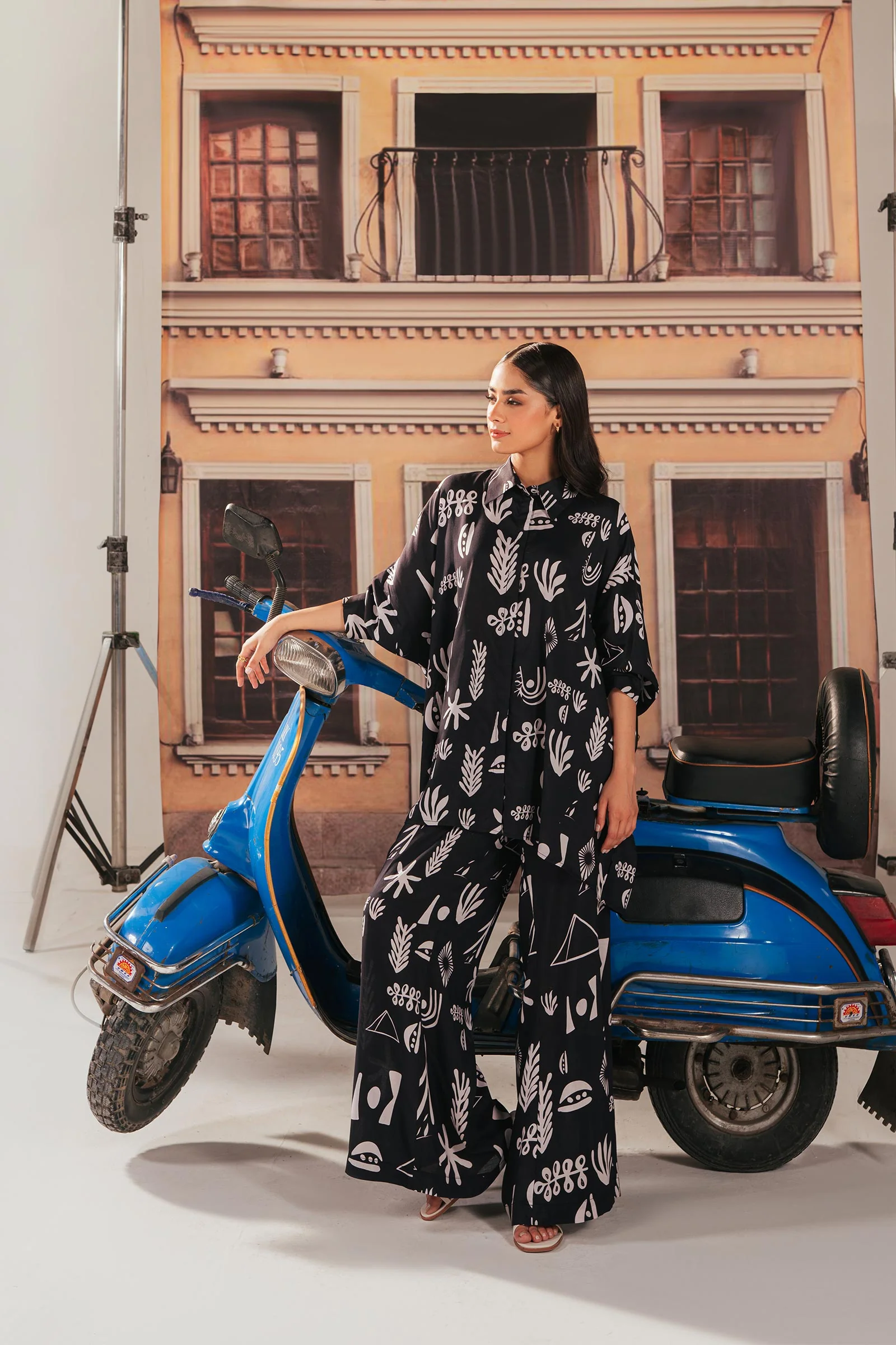 Printed Arabic Lawn Co-Ord Set - Image 5