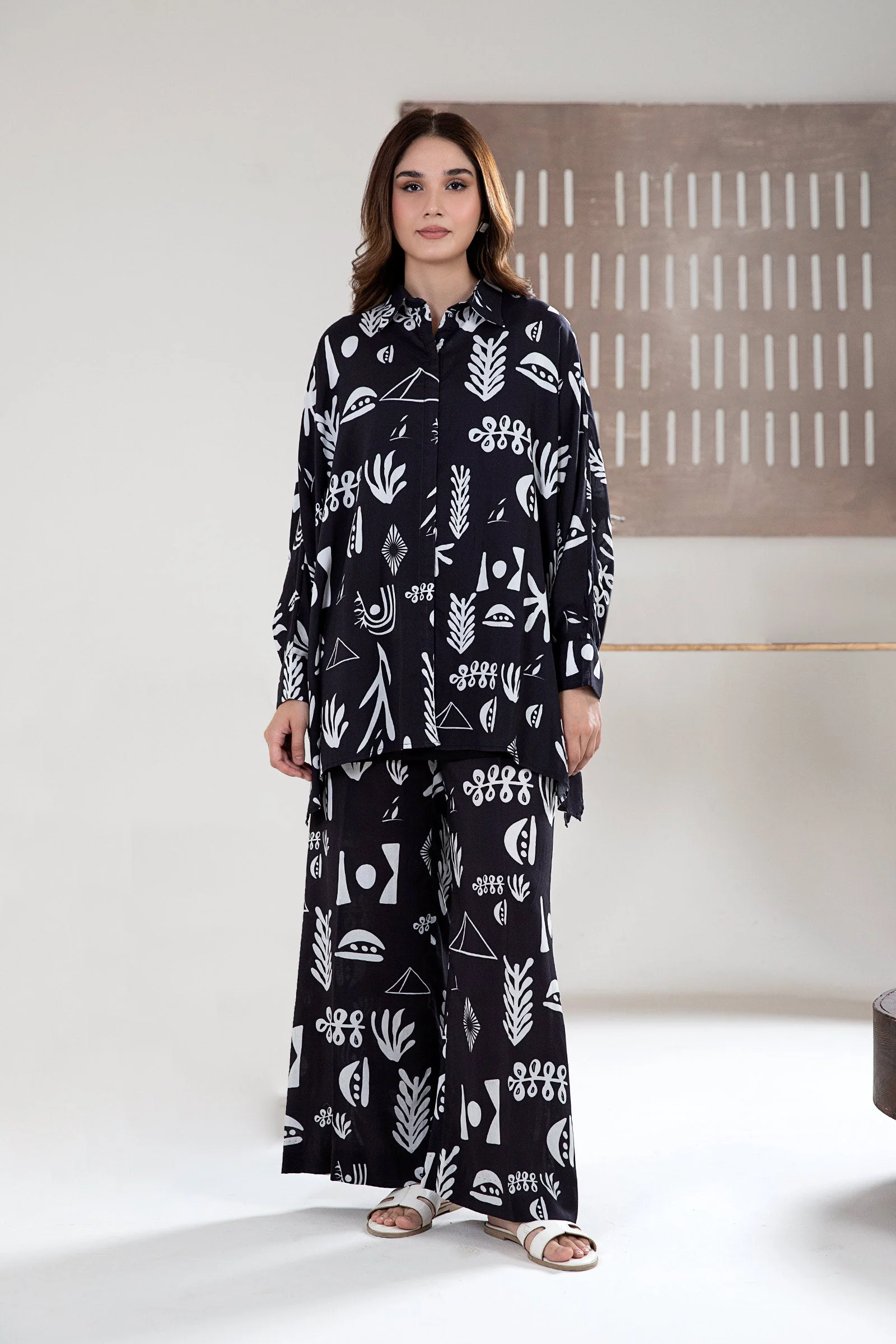 Printed Arabic Lawn Co-Ord Set - Image 9