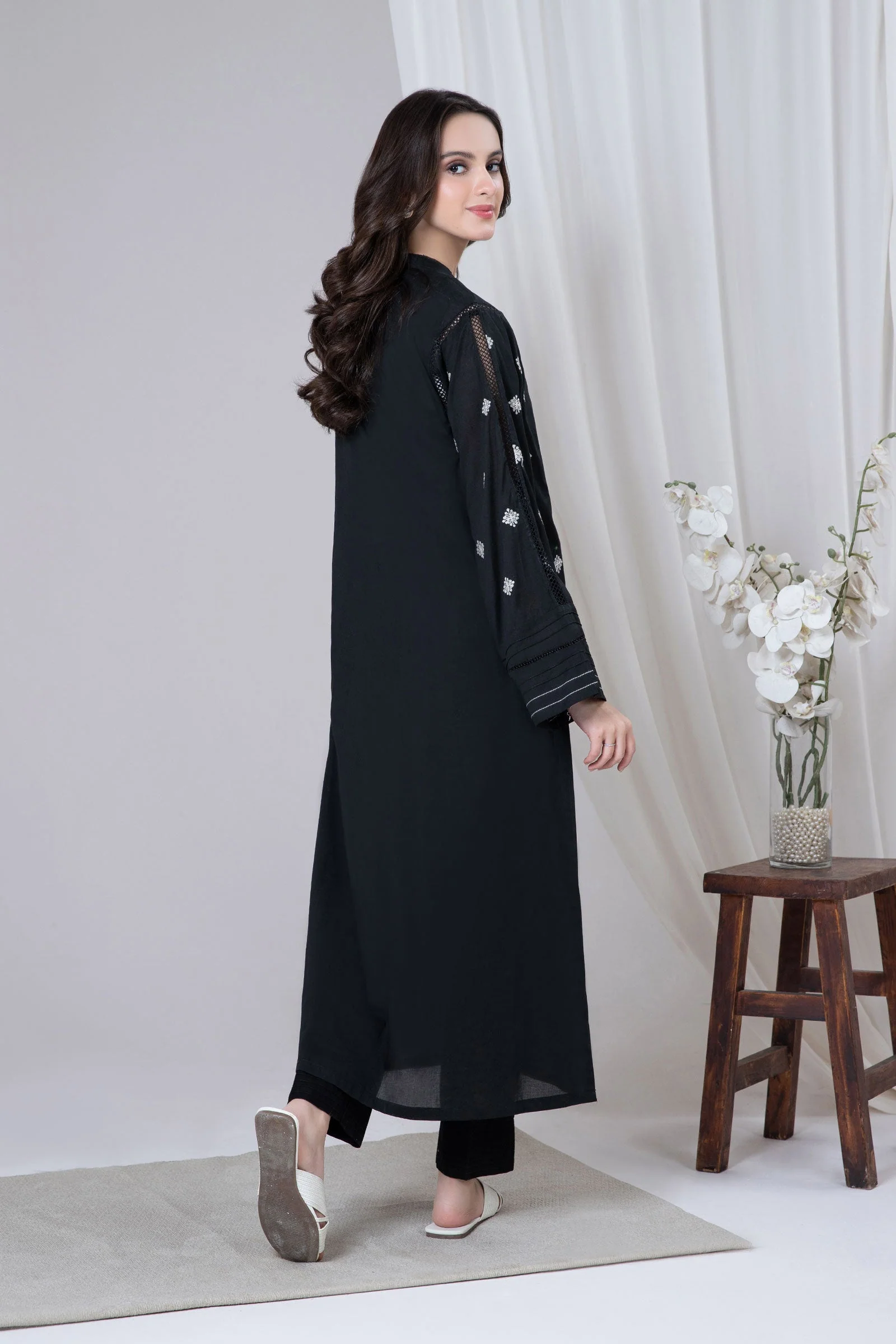 Embroidered Lawn Shirt - Image 4