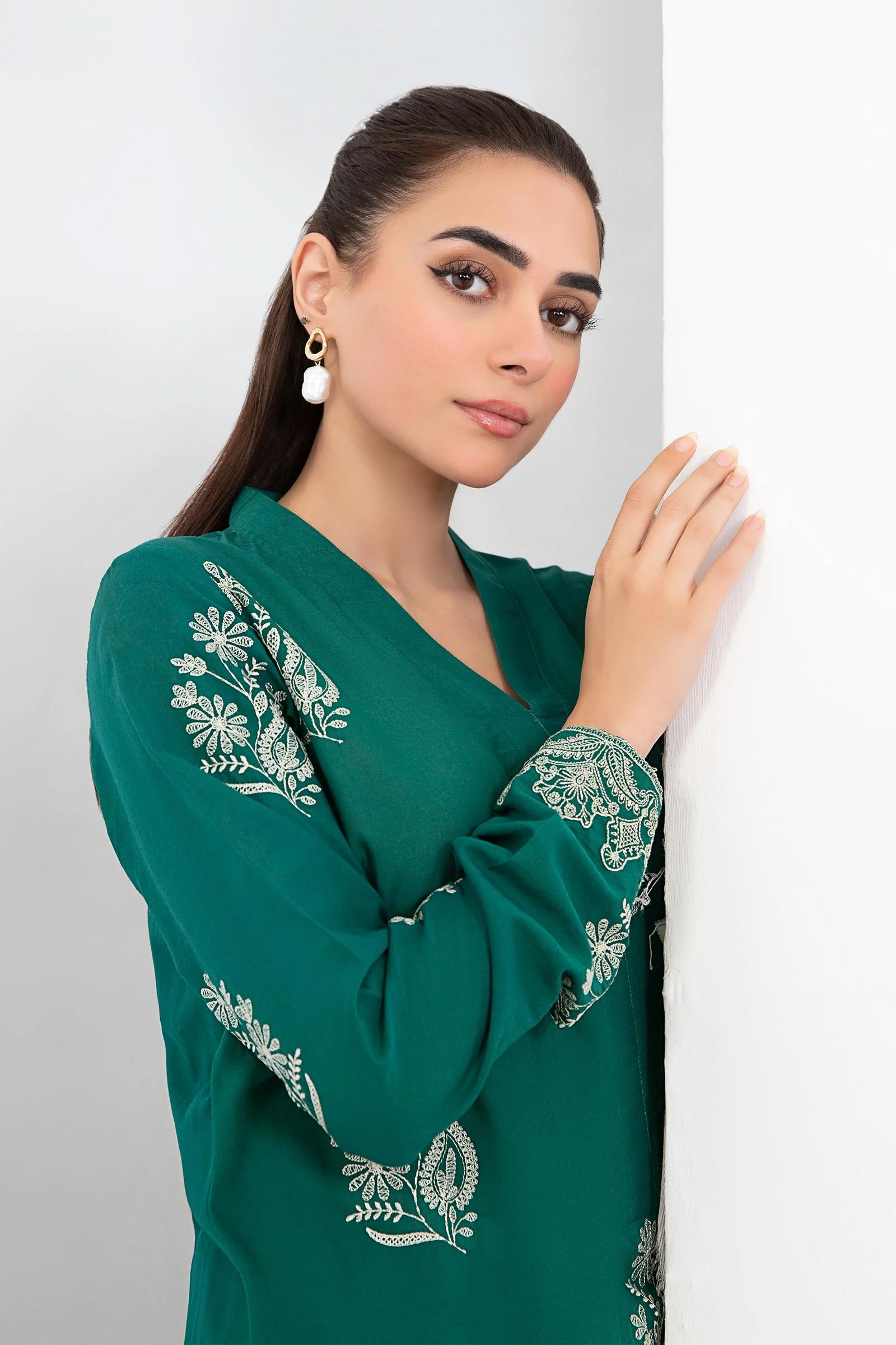 2 Piece Embroidered Lawn Suit - Image 3
