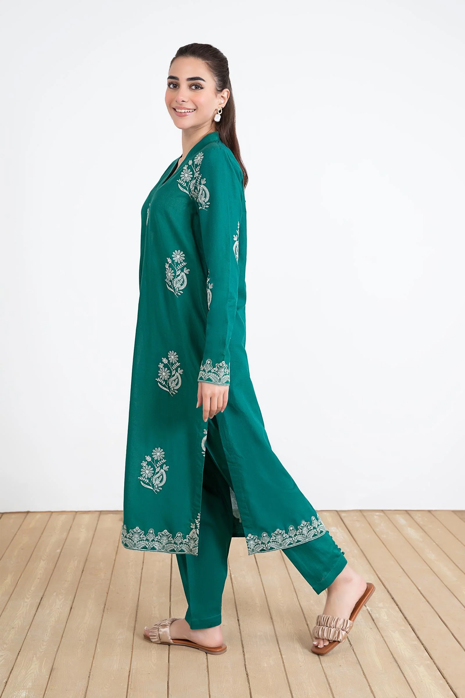 2 Piece Embroidered Lawn Suit - Image 5