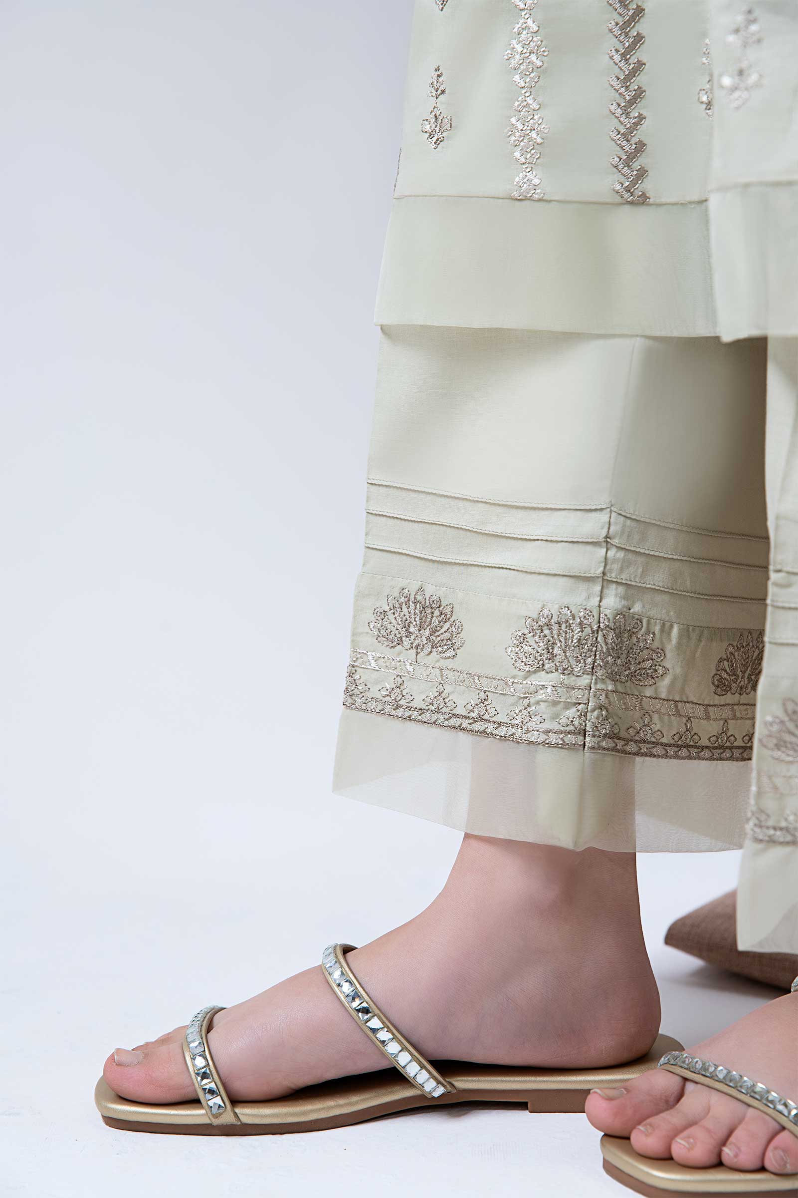 2 Piece Embroidered Lawn Suit - Image 5