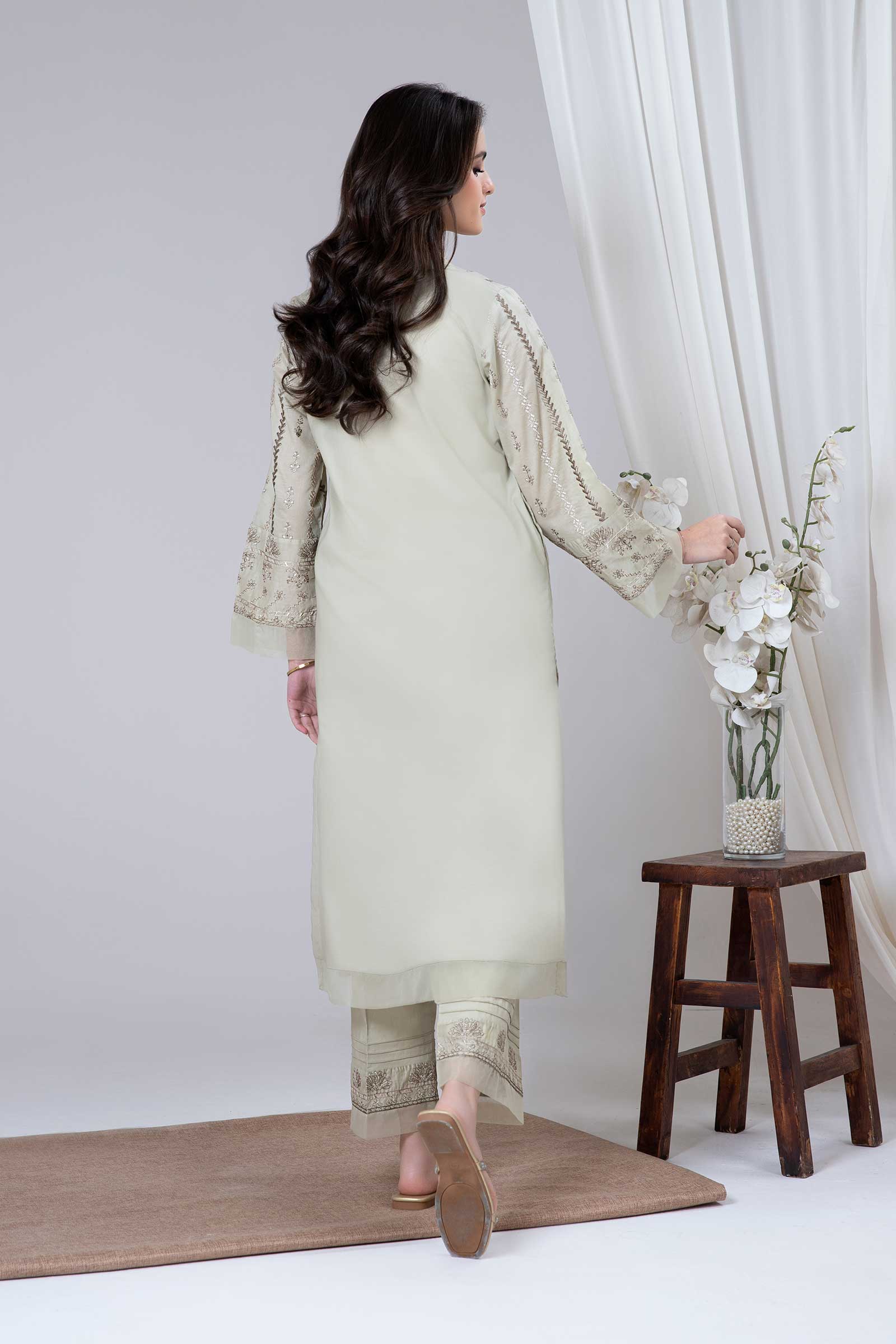 2 Piece Embroidered Lawn Suit - Image 7