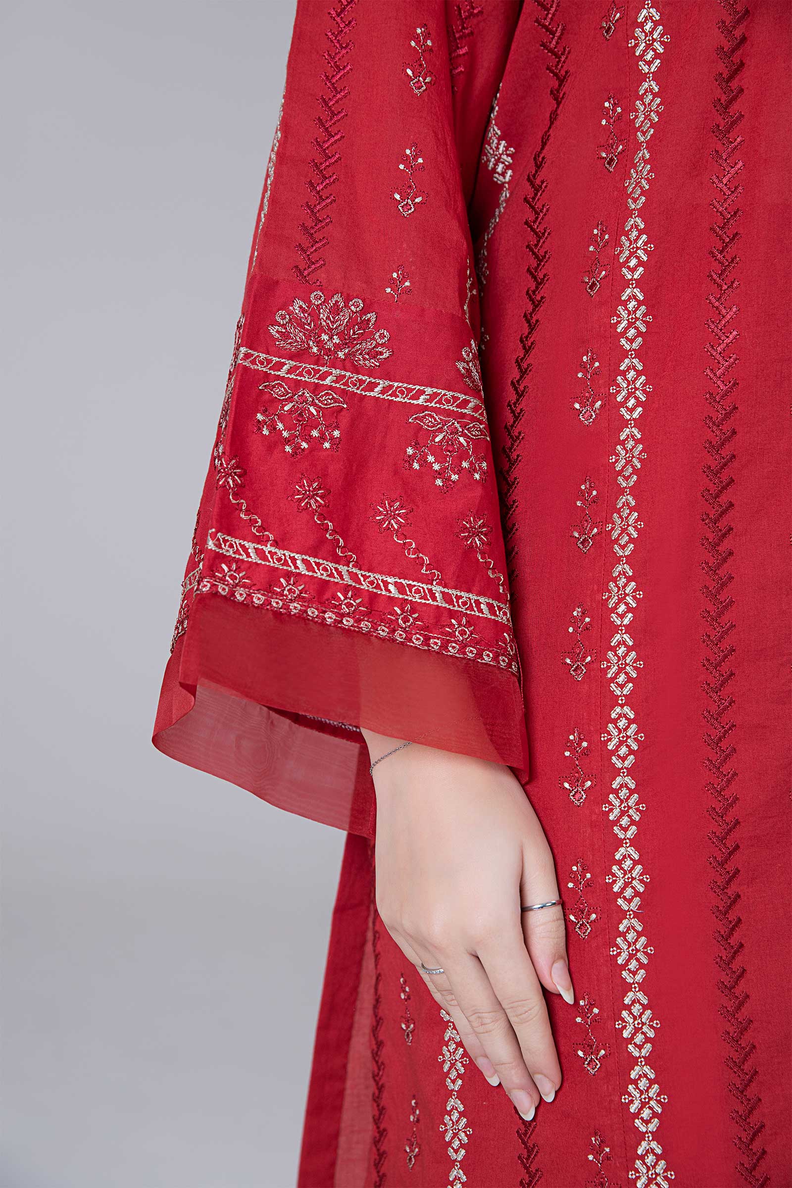 2 Piece Embroidered Lawn Suit - Image 5