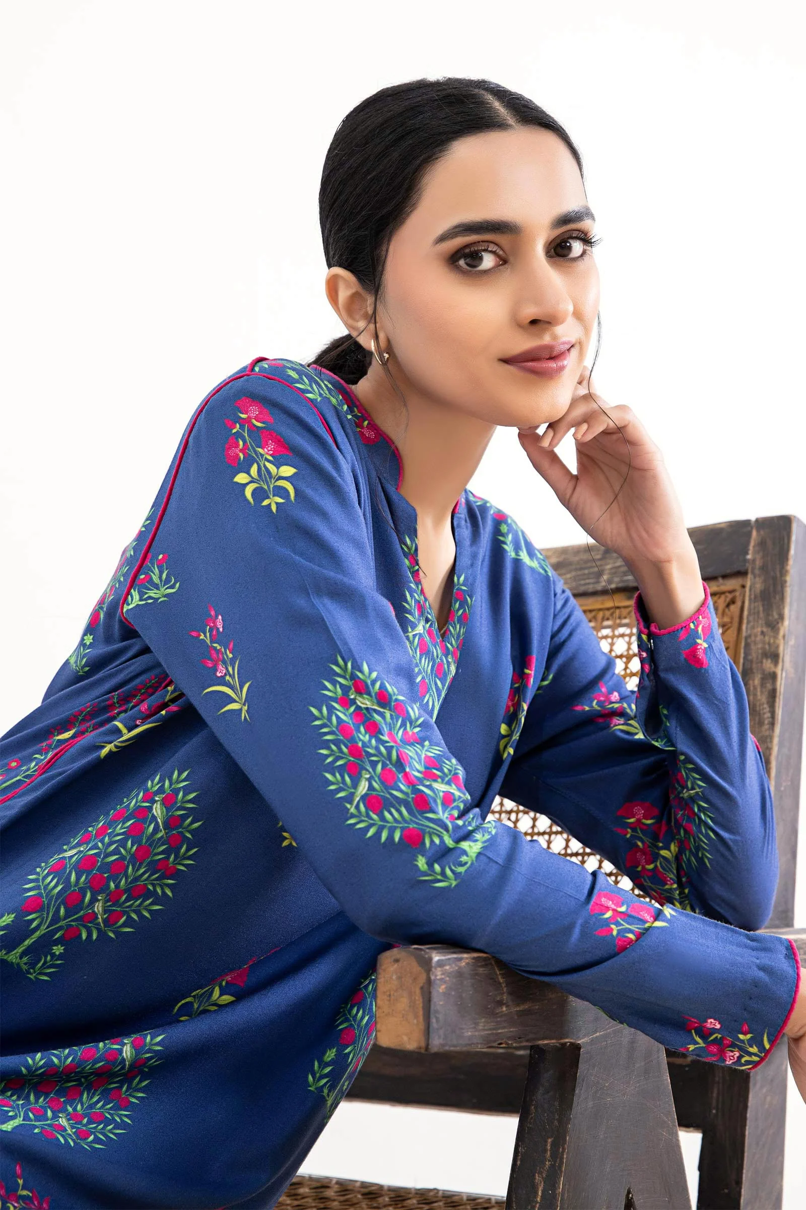 2 Piece Printed Arabic Lawn Suit - Image 3
