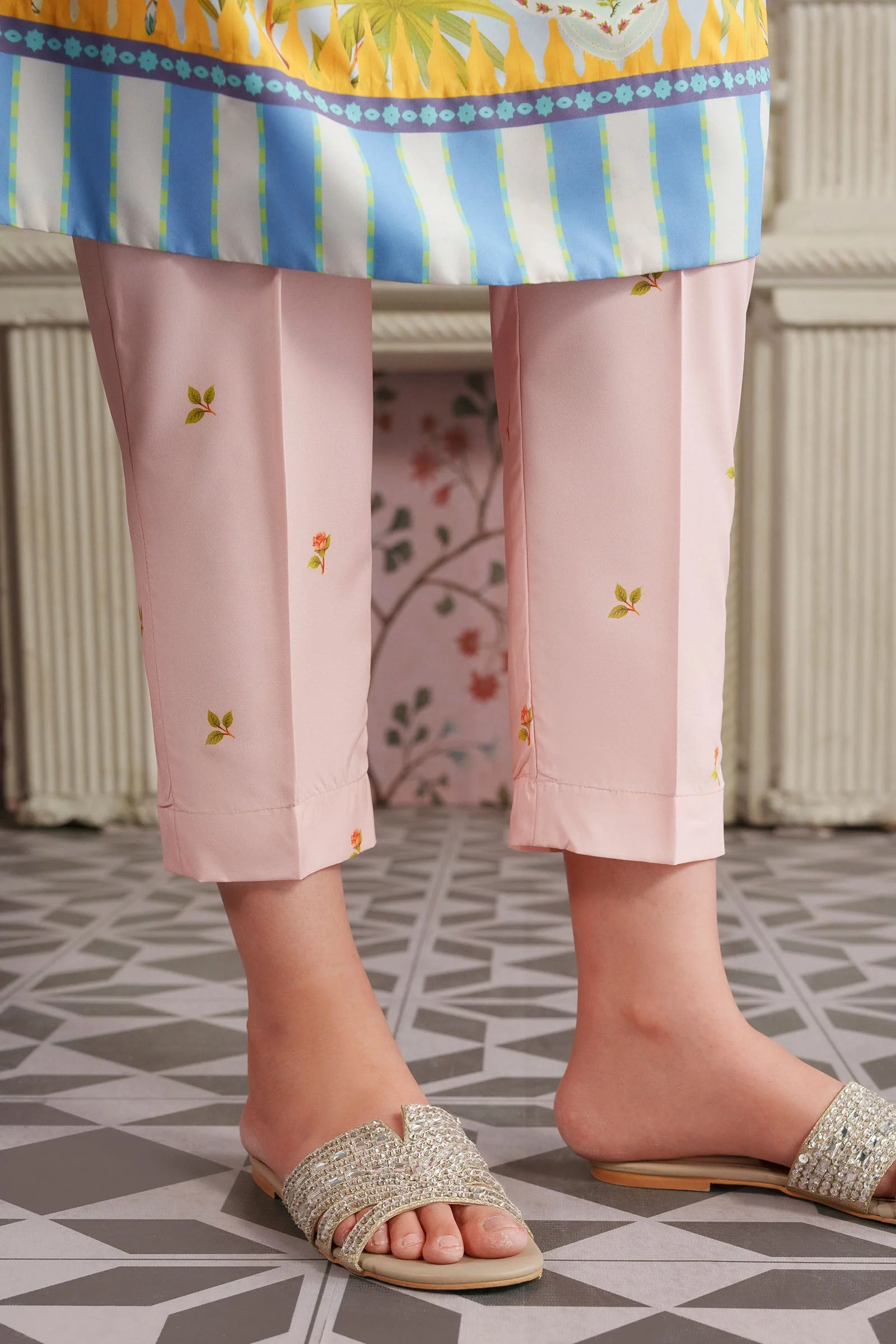2 Pc Embroidered Crepe Suit - Image 4