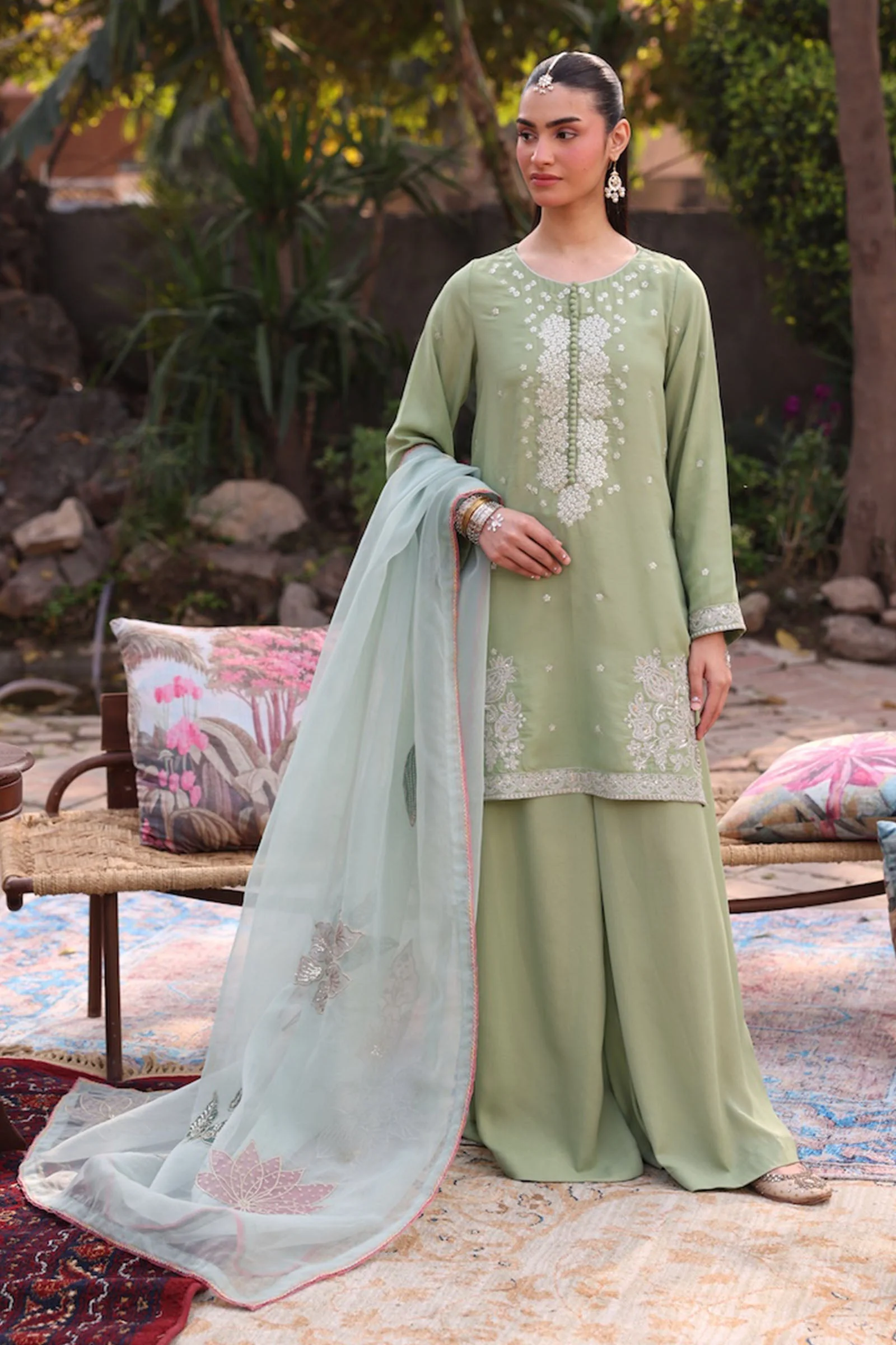 2 Pc Embroidered Georgette Suit