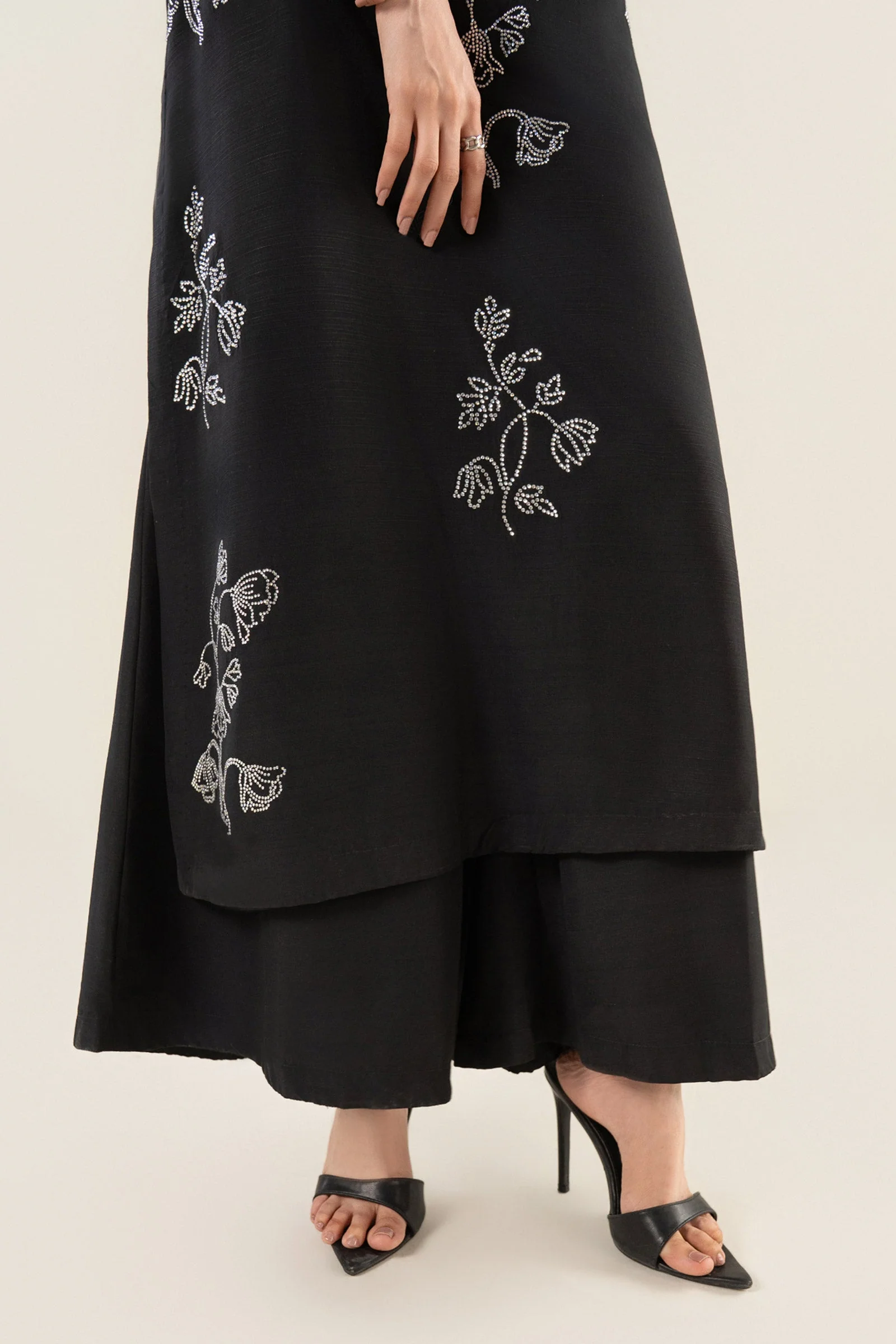 2 Pc Embellished Crepe Suit - Image 7