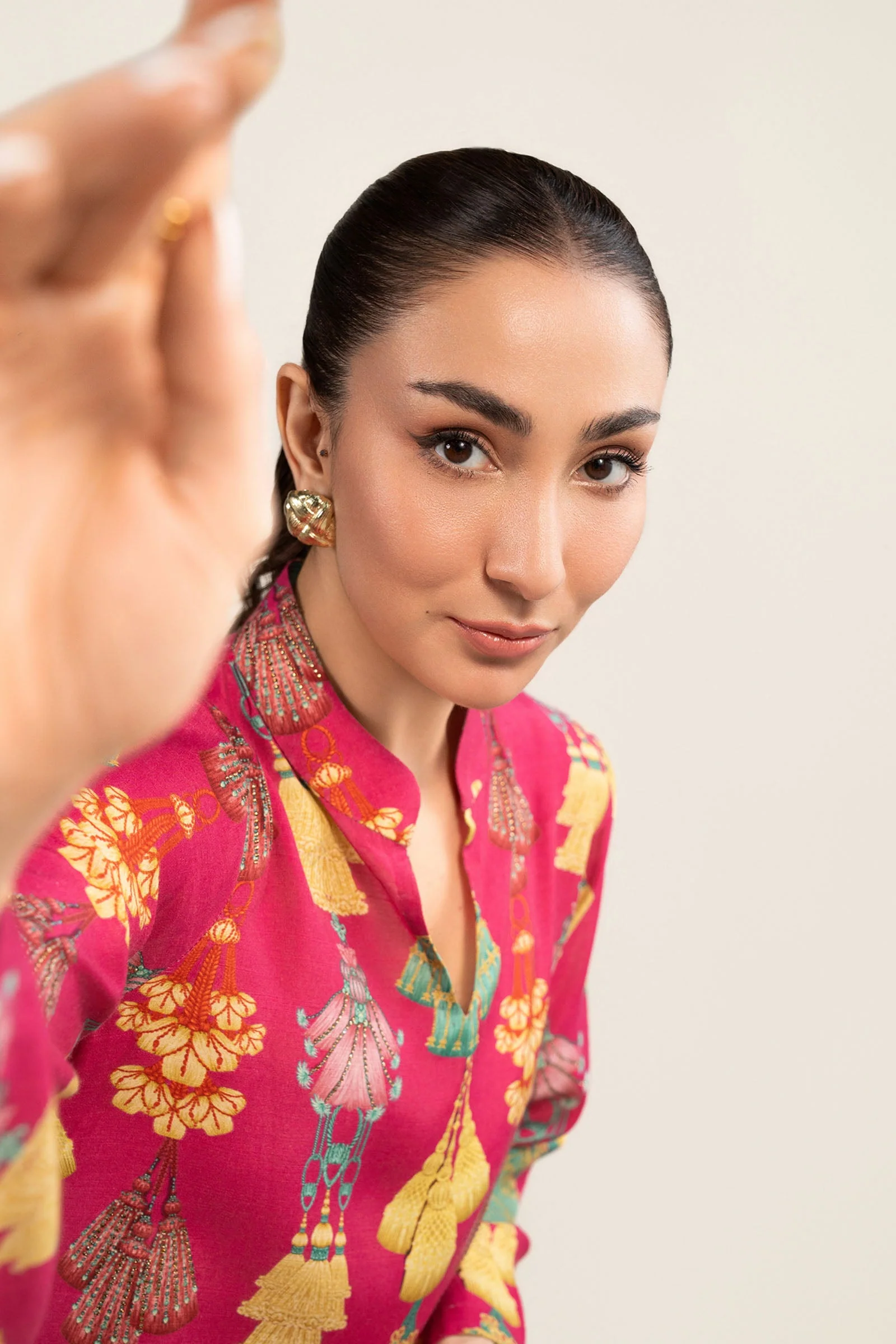 2 Pc Embellished Crepe Suit - Image 4