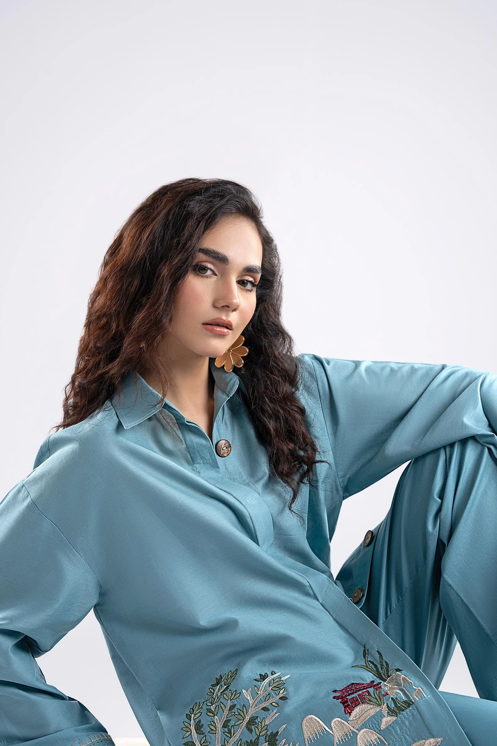 2 Pc Embroidered Slub Lawn Suit - Image 2