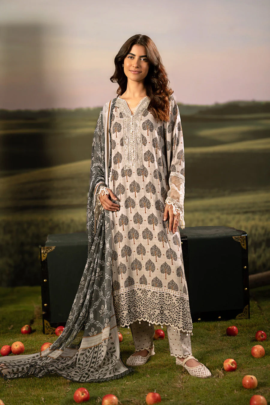 3 Pc Unstitched Embroidered Arabic Lawn Suit | MB-PFUS25-03A