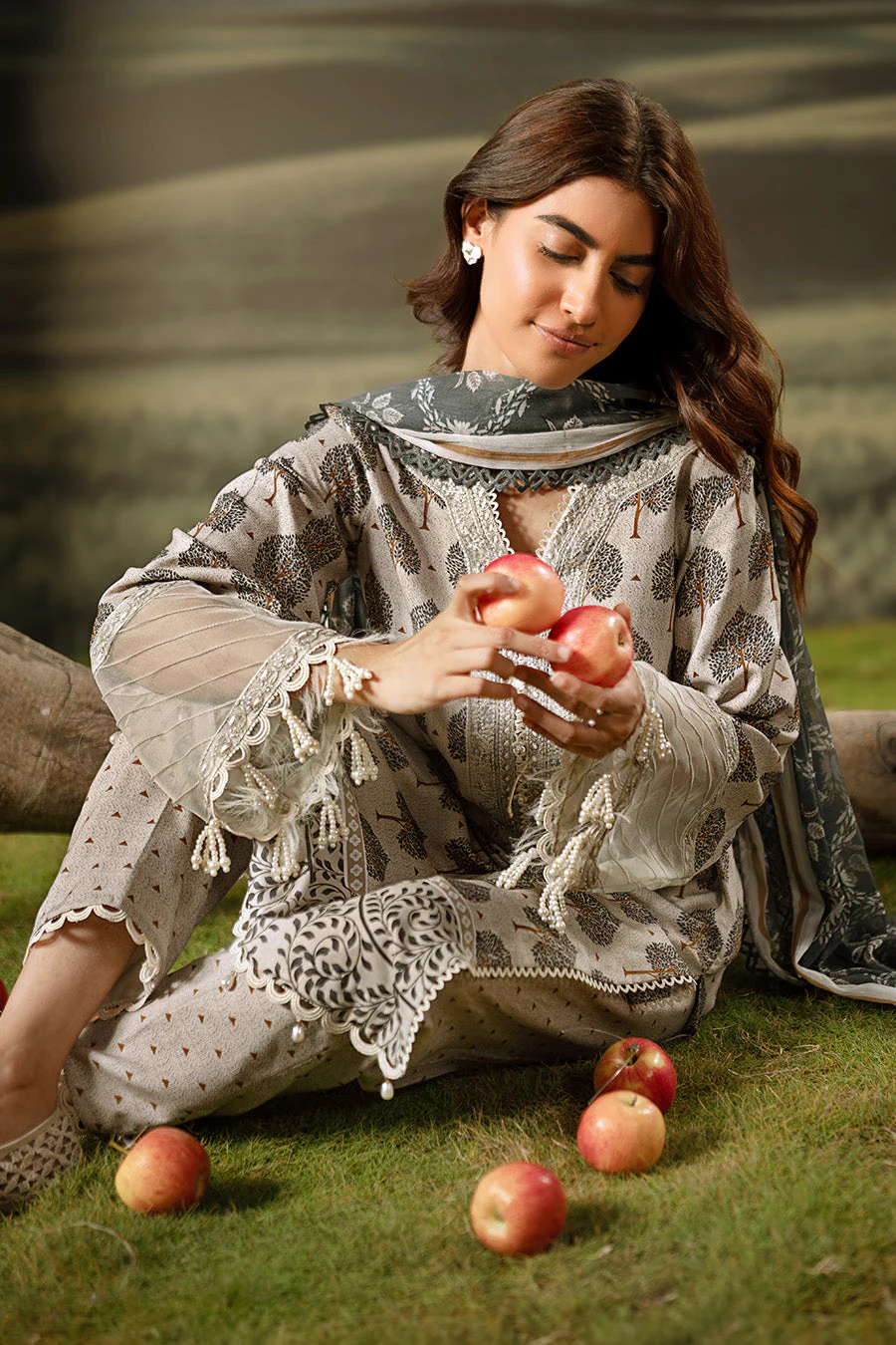 3 Pc Unstitched Embroidered Arabic Lawn Suit | MB-PFUS25-03A - Image 2