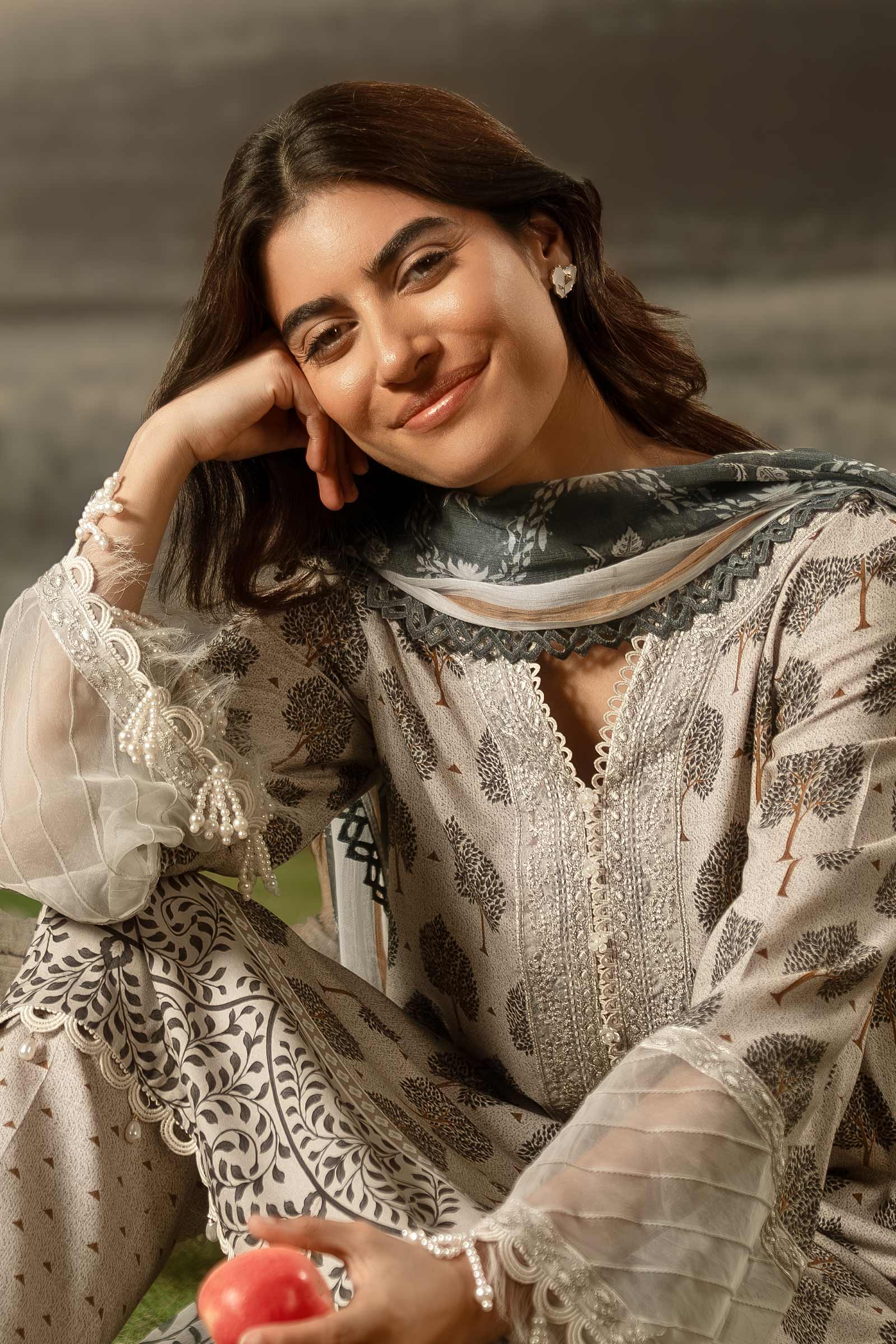 3 Pc Unstitched Embroidered Arabic Lawn Suit | MB-PFUS25-03A - Image 3