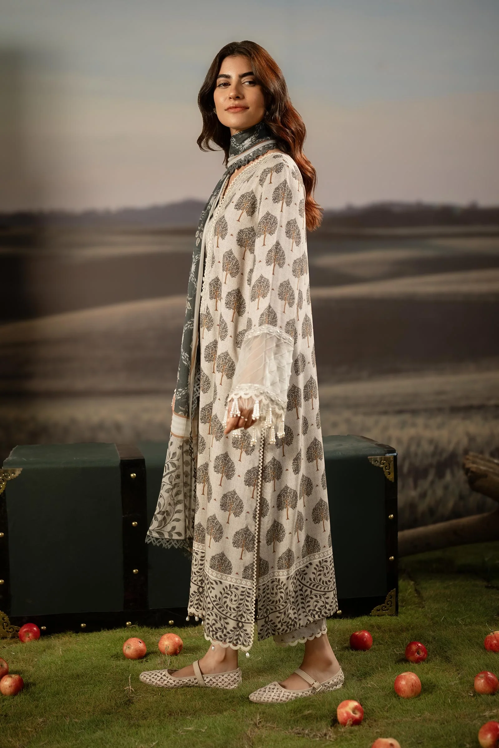 3 Pc Unstitched Embroidered Arabic Lawn Suit | MB-PFUS25-03A - Image 4