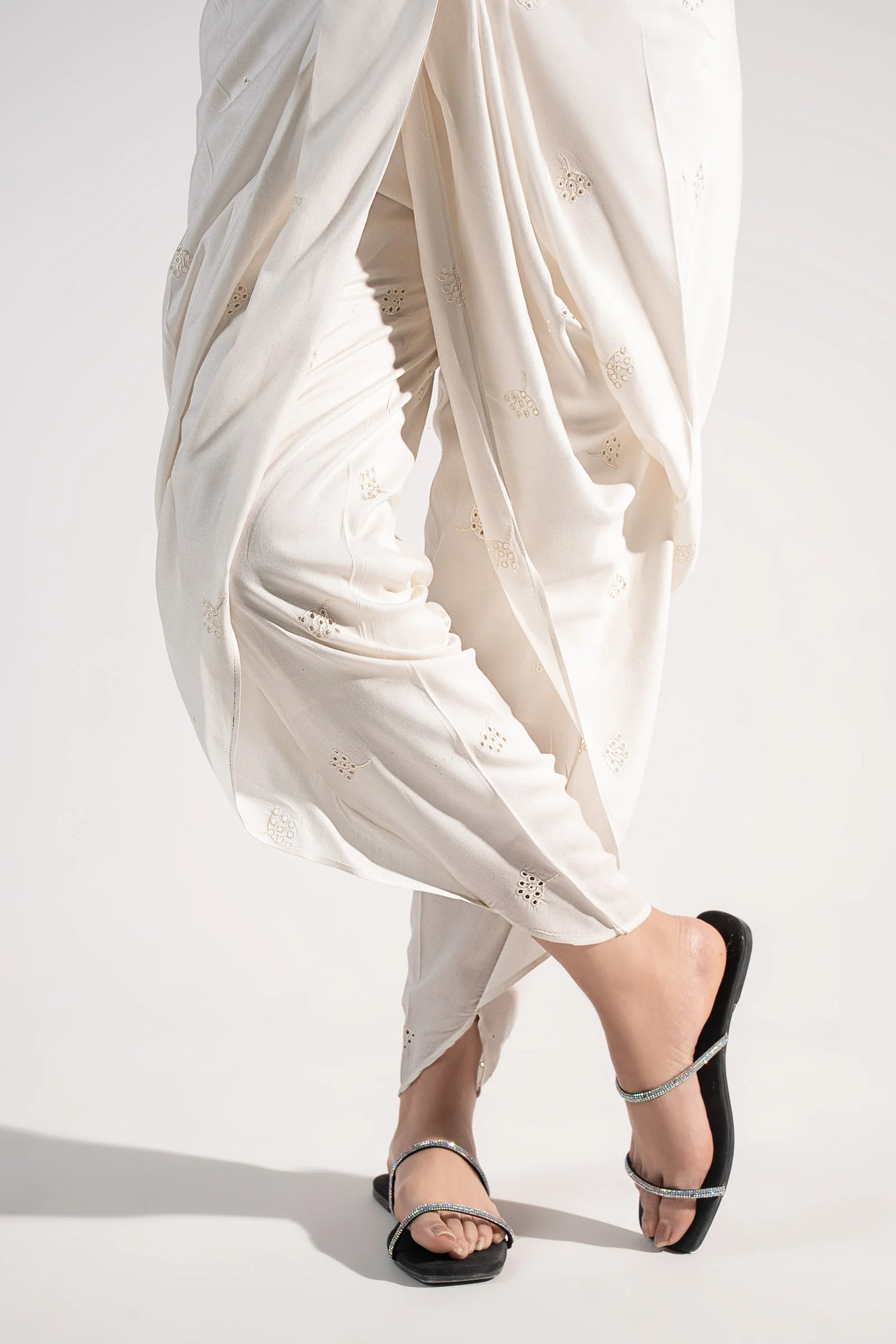 Embroidered Arabic Lawn Shalwar - Image 2