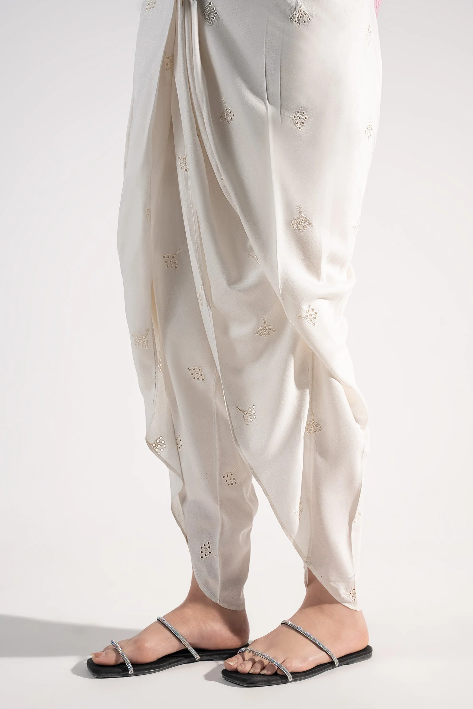 Embroidered Arabic Lawn Shalwar - Image 4