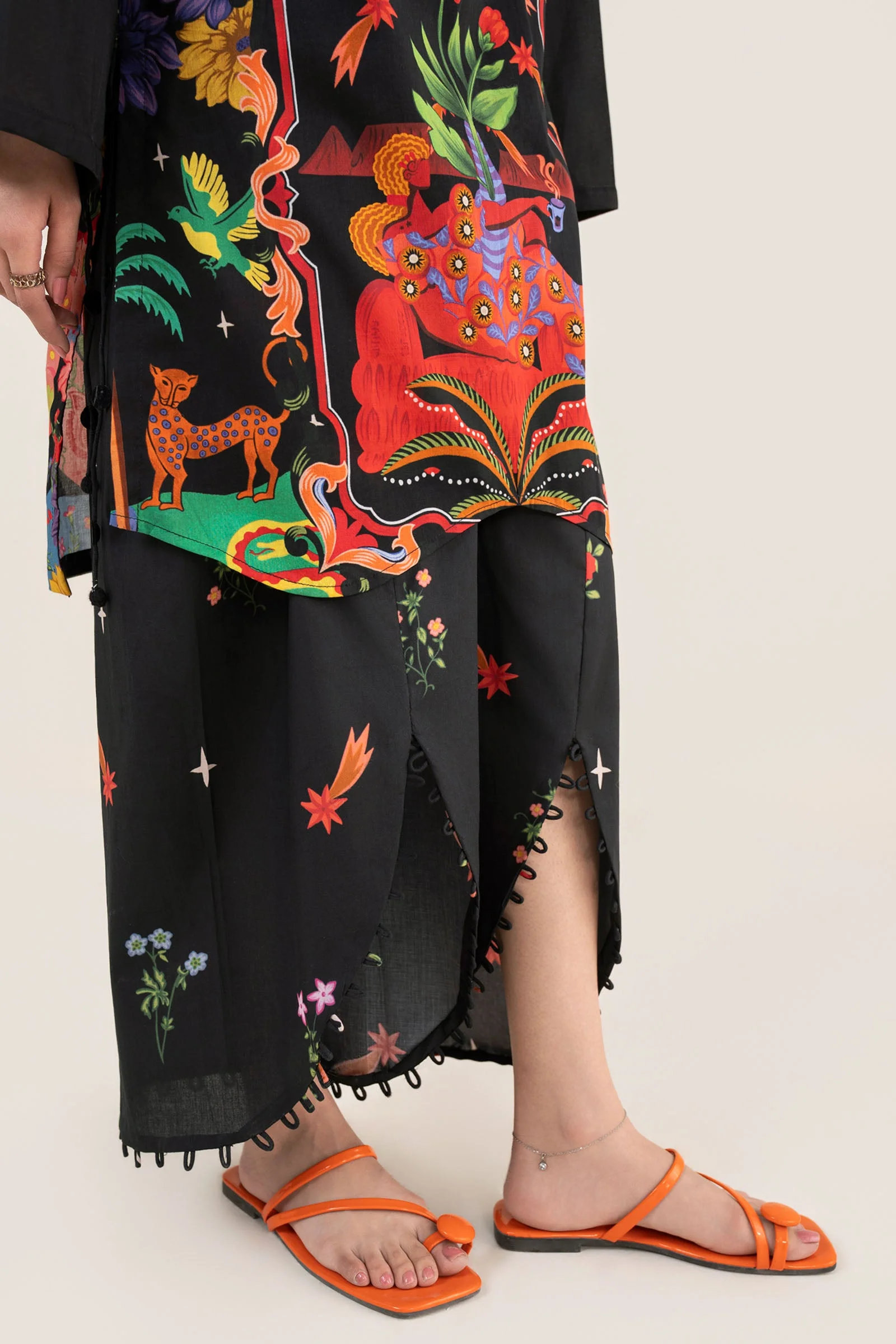 2 Pc Printed Arabic Lawn Suit - Image 5