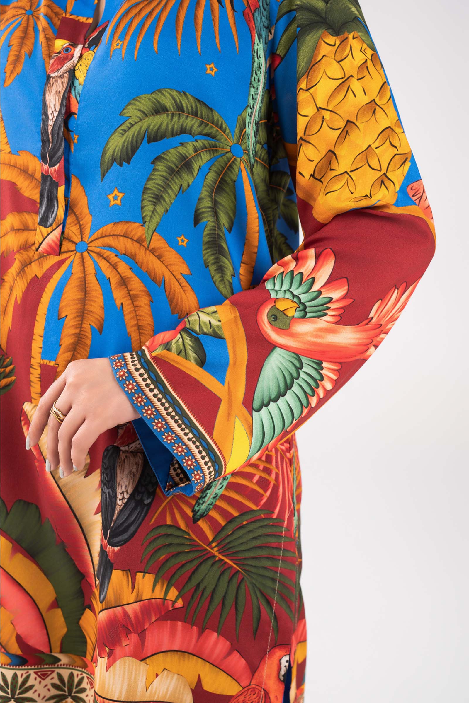 2 Pc Printed Arabic Lawn Suit - Image 5