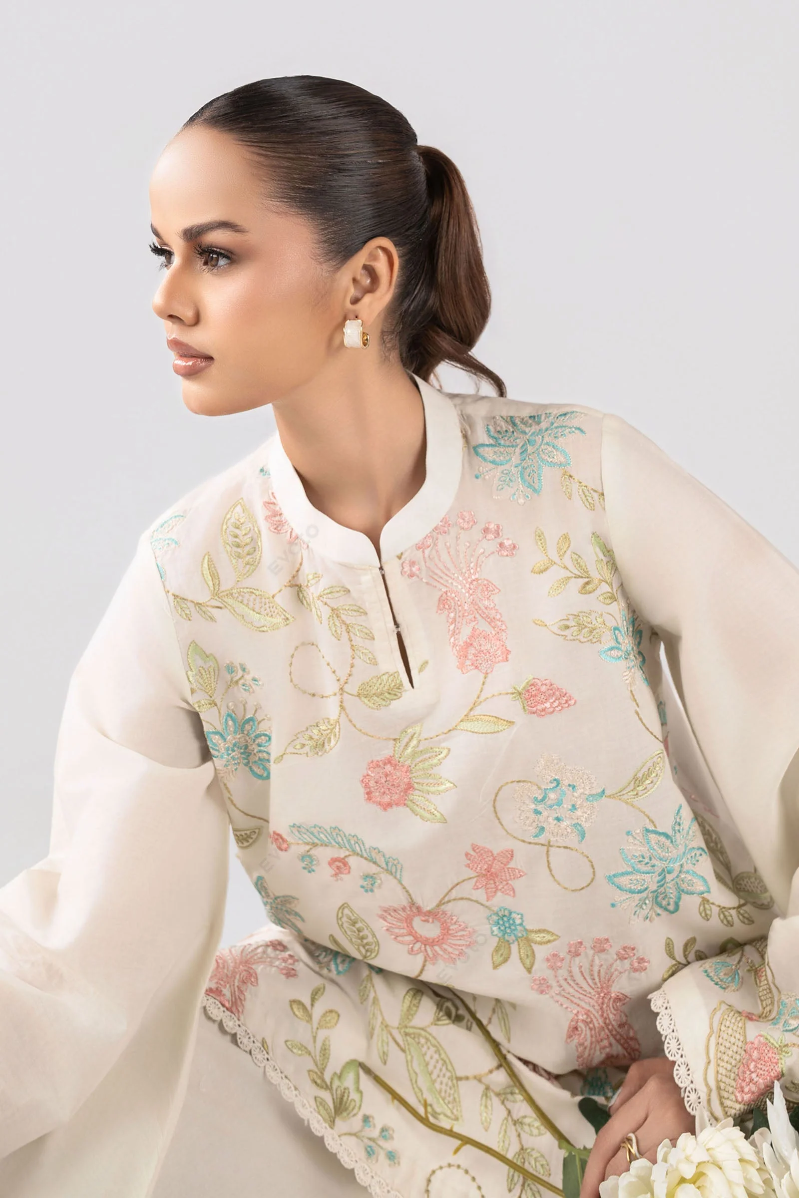 2 Pc Embroidered Lawn Suit - Image 3